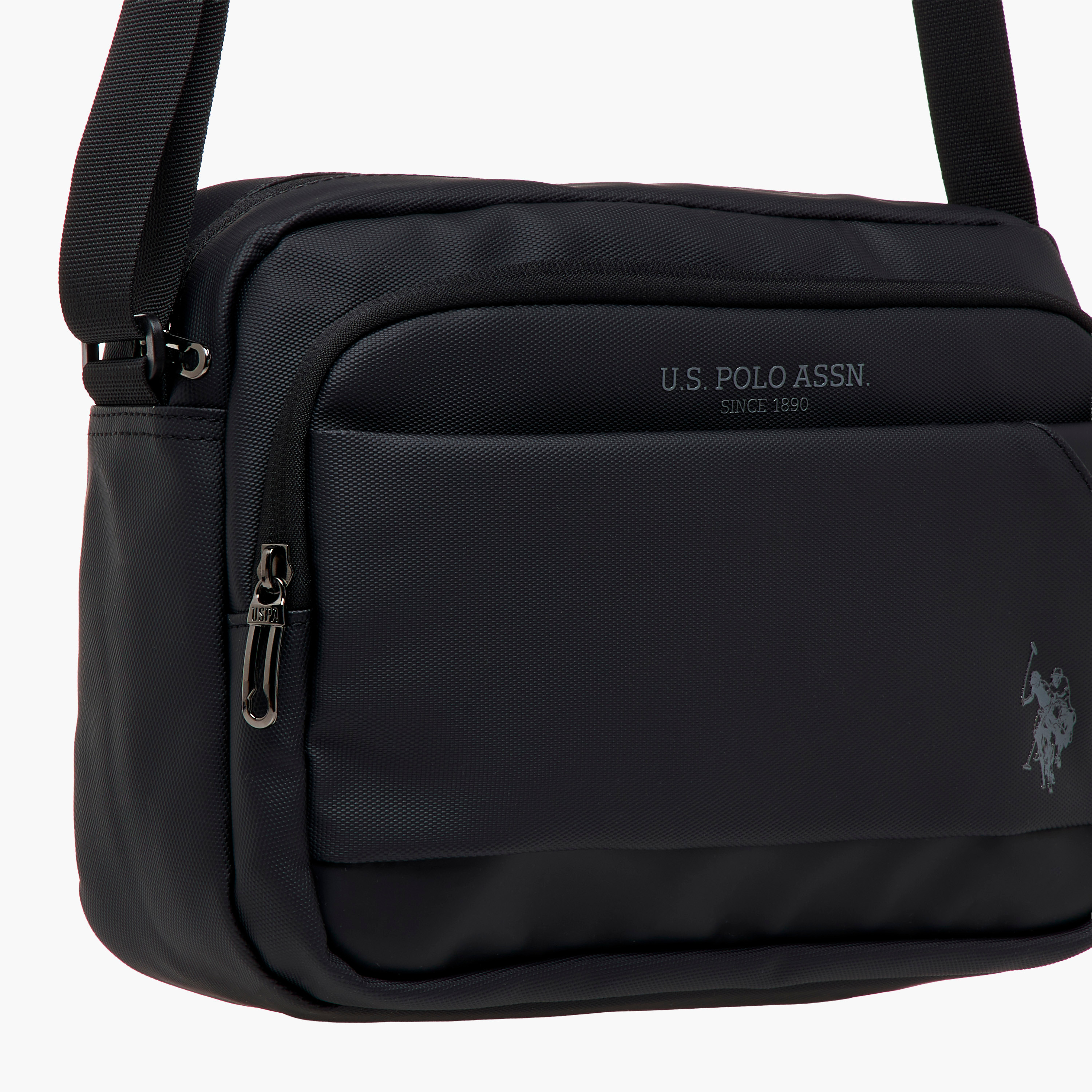 شنطة كروس بودي سادة بحزام قابل للتعديل وسحاب إغلاق من يو إس بولو أسن-women-bagsandwallets-handbags-image-4