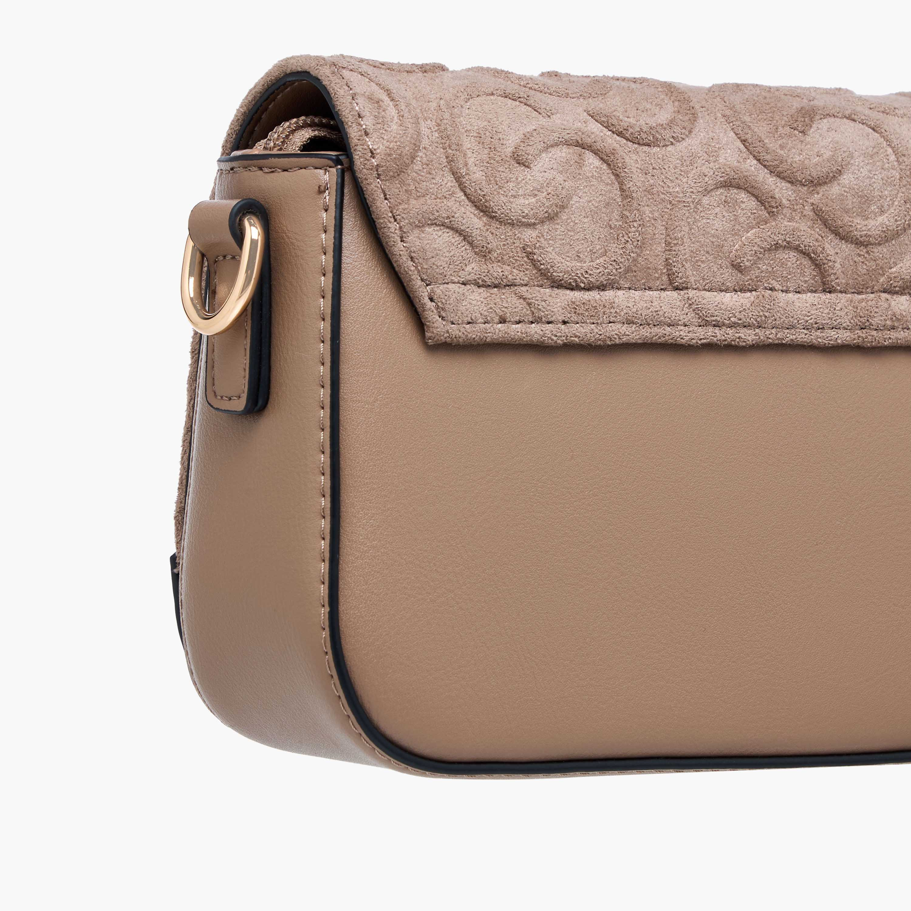 شنطة كروس بودي شمواه بطية إغلاق ونقوش مونوجرام من سيليست-women-bagsandwallets-handbags-image-6