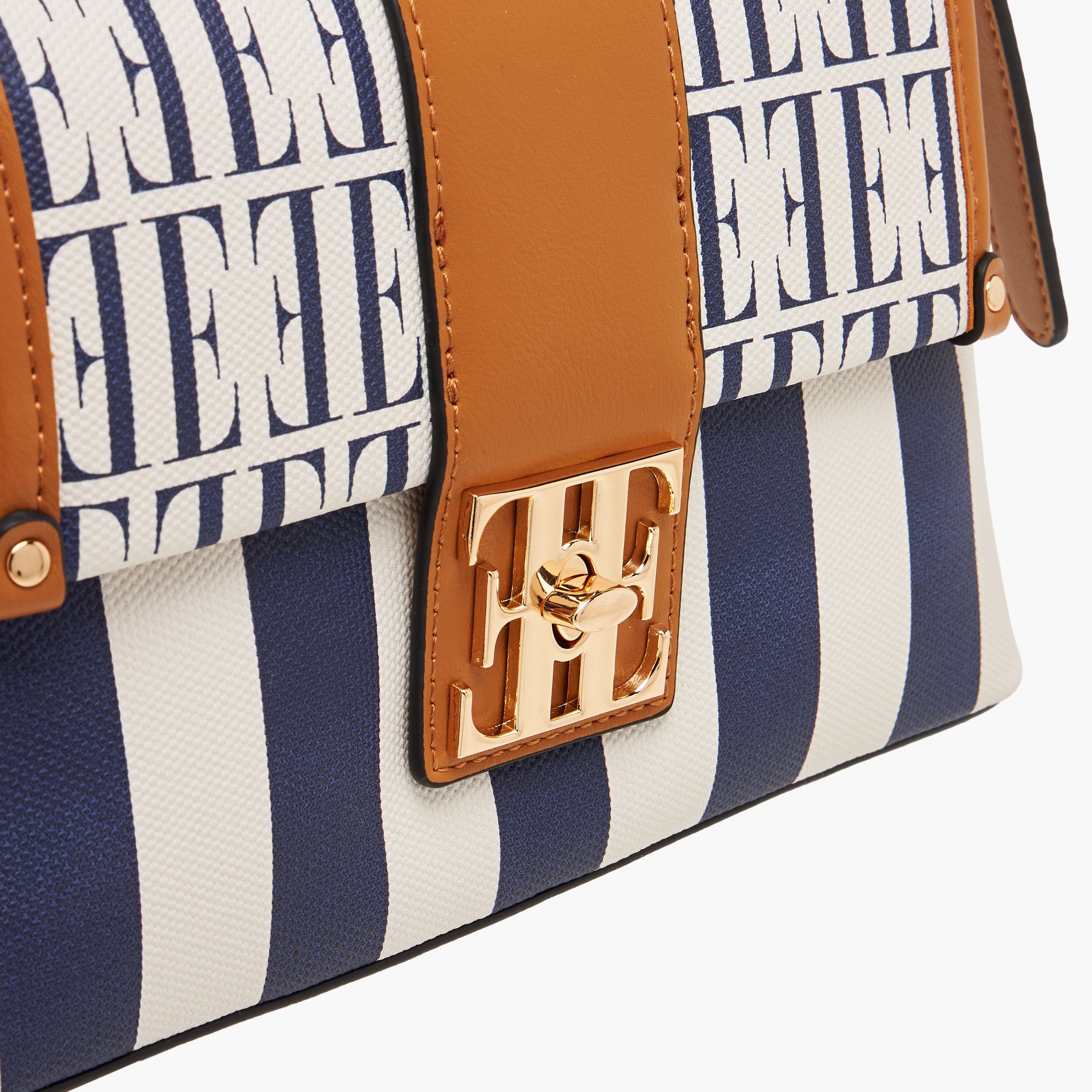 شنطة ساتشيل بطبعات مونوجرام وحزام قابل للتعديل من إيل-women-bagsandwallets-handbags-image-5