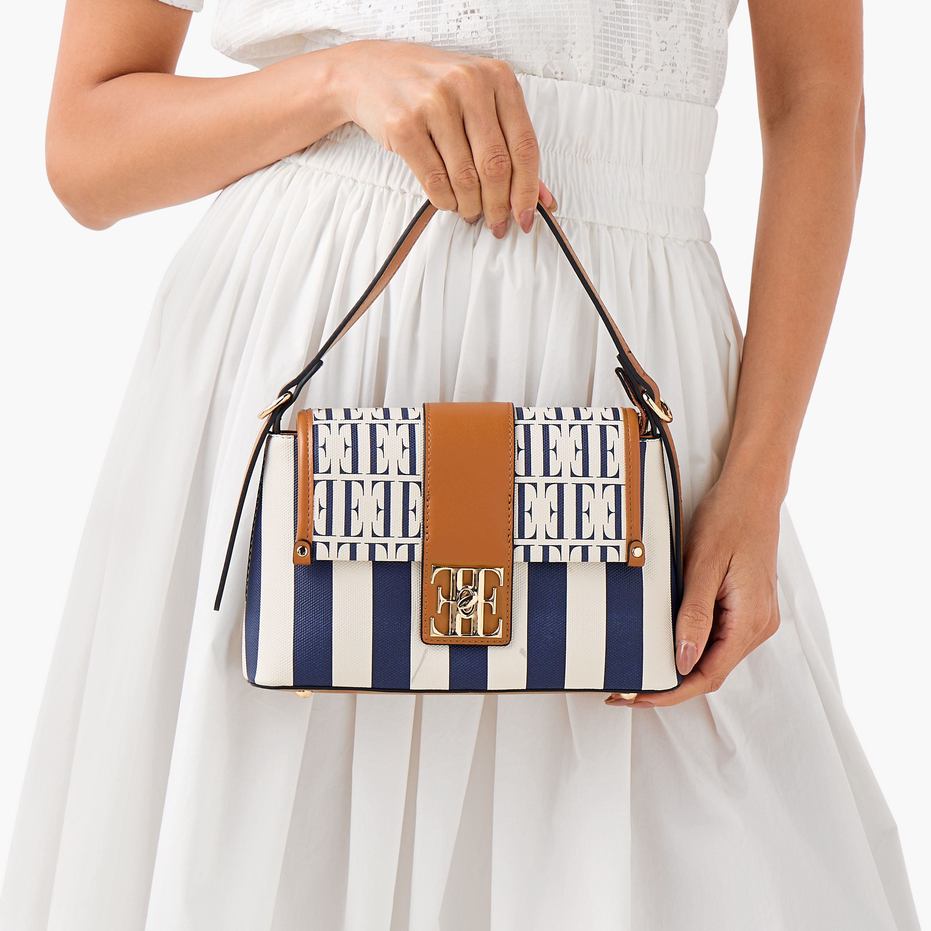 شنطة ساتشيل بطبعات مونوجرام وحزام قابل للتعديل من إيل-women-bagsandwallets-handbags-image-8