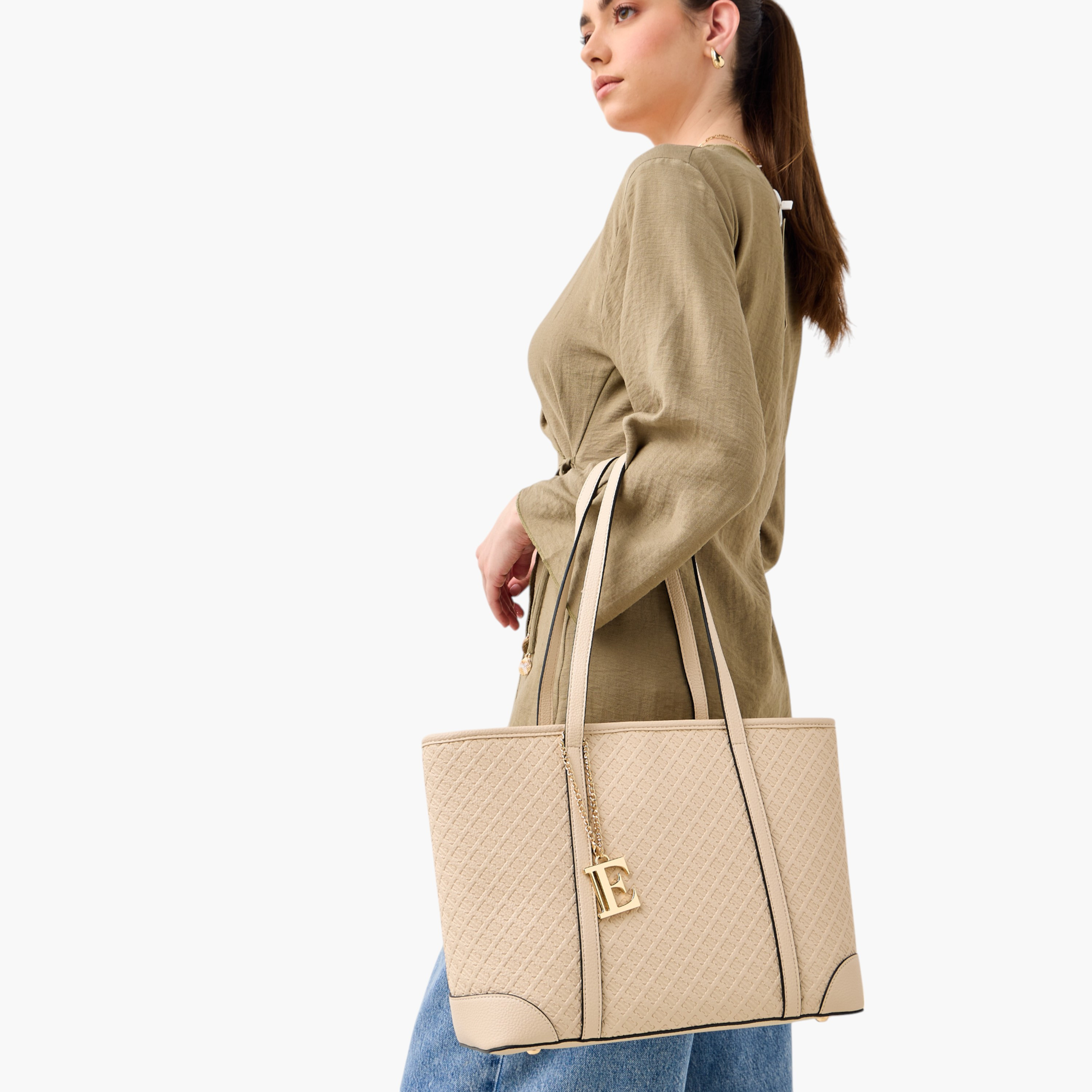 شنطة توتي بنقوش مونوجرام وسحاب إغلاق من إيل-women-bagsandwallets-handbags-image-3