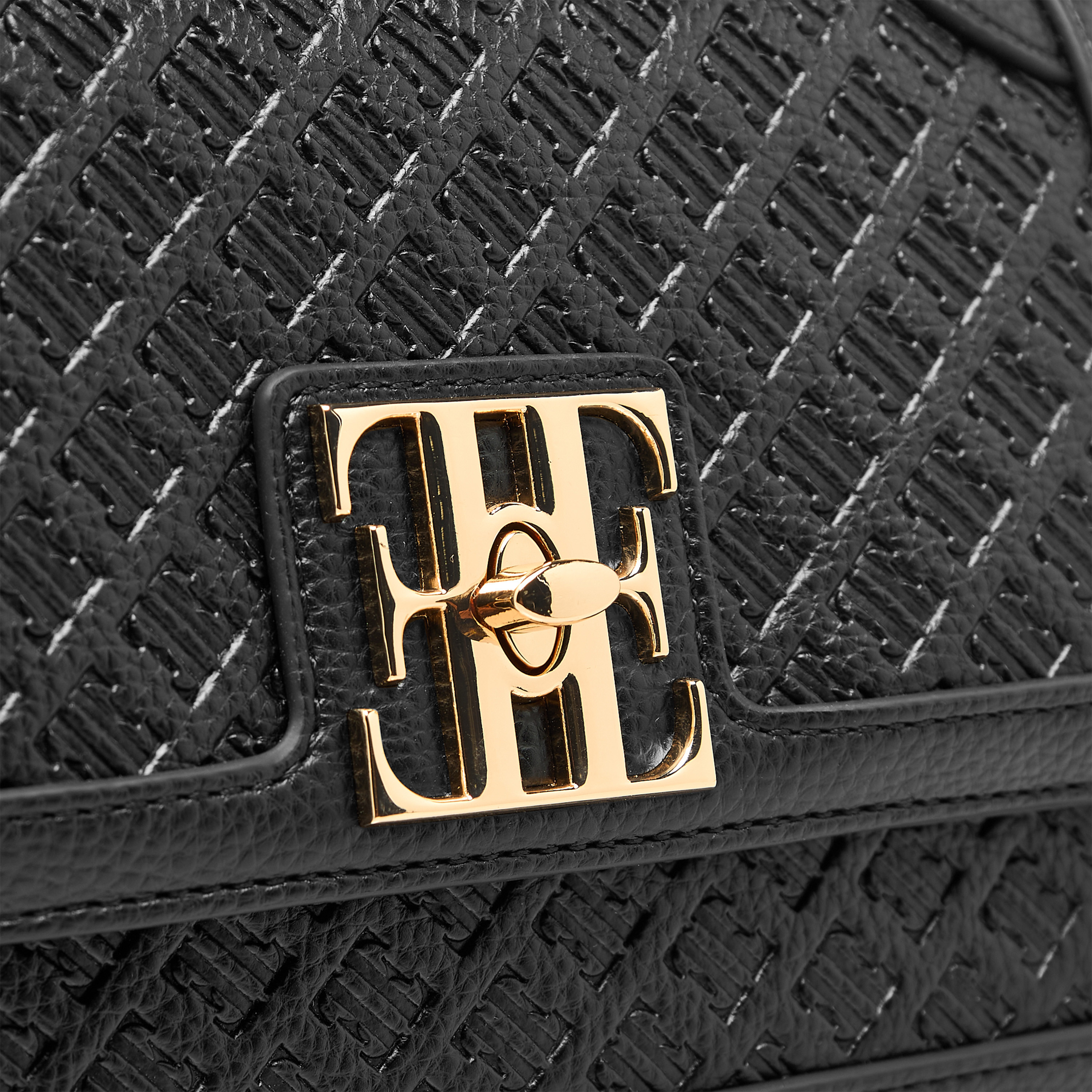 شنطة كروس بودي بحزام سلسلة وطية إغلاق ونقوش مونوجرام من إيل-women-bagsandwallets-handbags-image-5