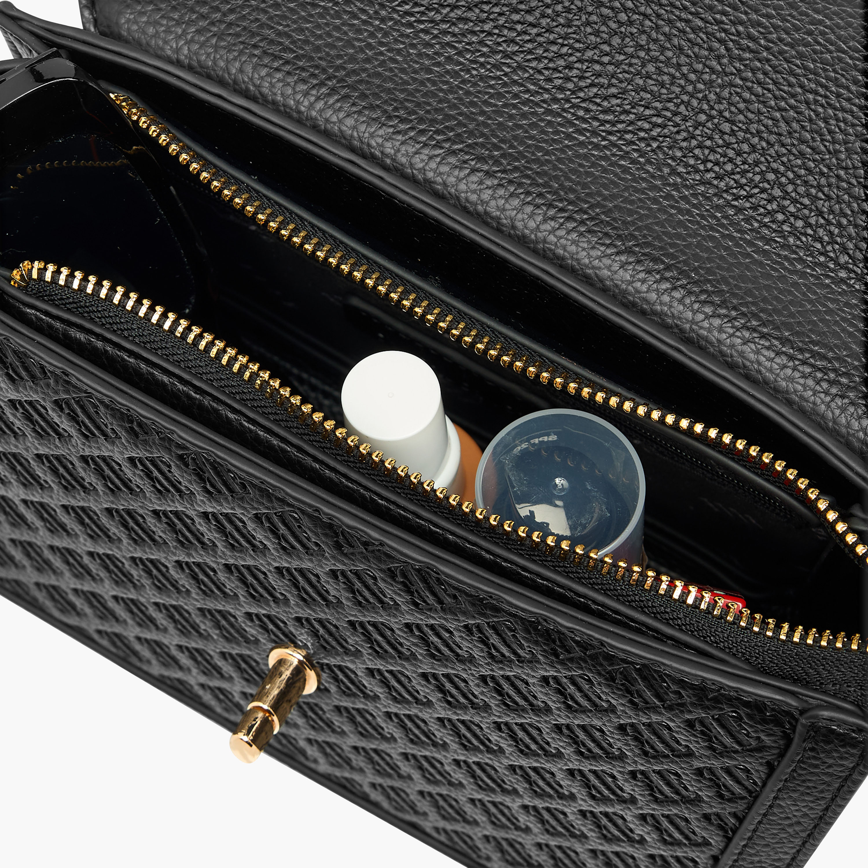 شنطة كروس بودي بحزام سلسلة وطية إغلاق ونقوش مونوجرام من إيل-women-bagsandwallets-handbags-image-9