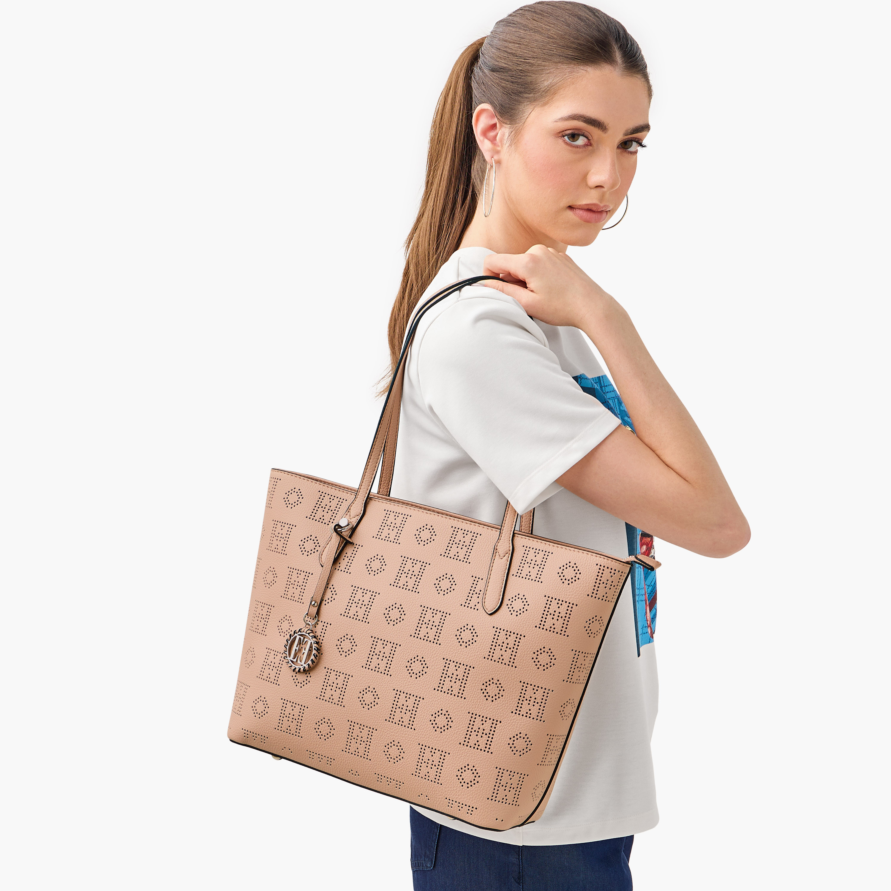 شنطة توتي بتفاصيل مرسومة بالليزر مع مقبض مزدوج وسحاب إغلاق من إيل-women-bagsandwallets-handbags-image-2