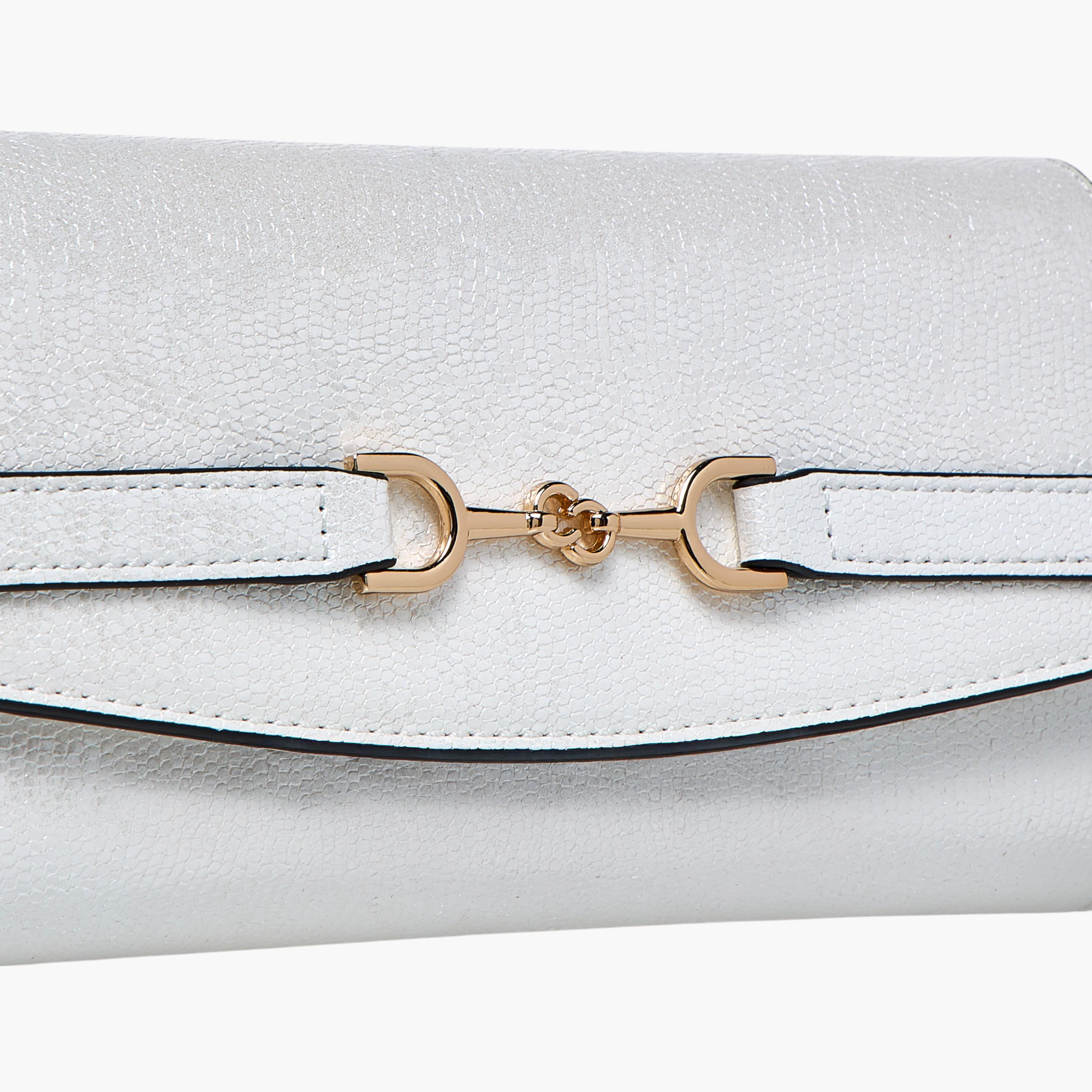 شنطة كروس بودي بملمس ميتاليك بارز مع حزام سلسلة وزر إغلاق من سيليست-women-bagsandwallets-handbags-image-6