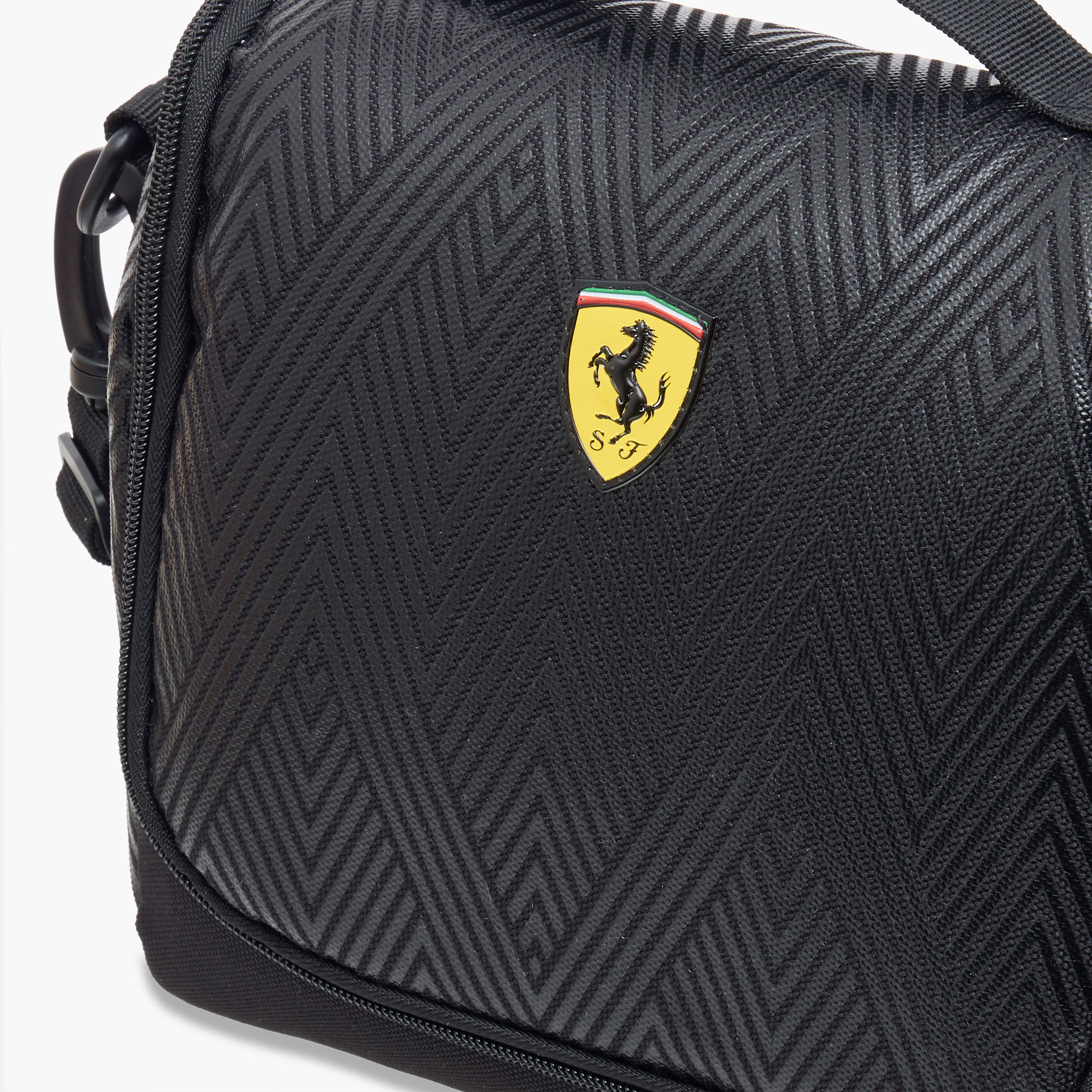 شنطة غداء بارزة الملمس بطبعات شيفرون وسحّاب إغلاق من فيراري-school-lunchessentials-lunchbags-image-5