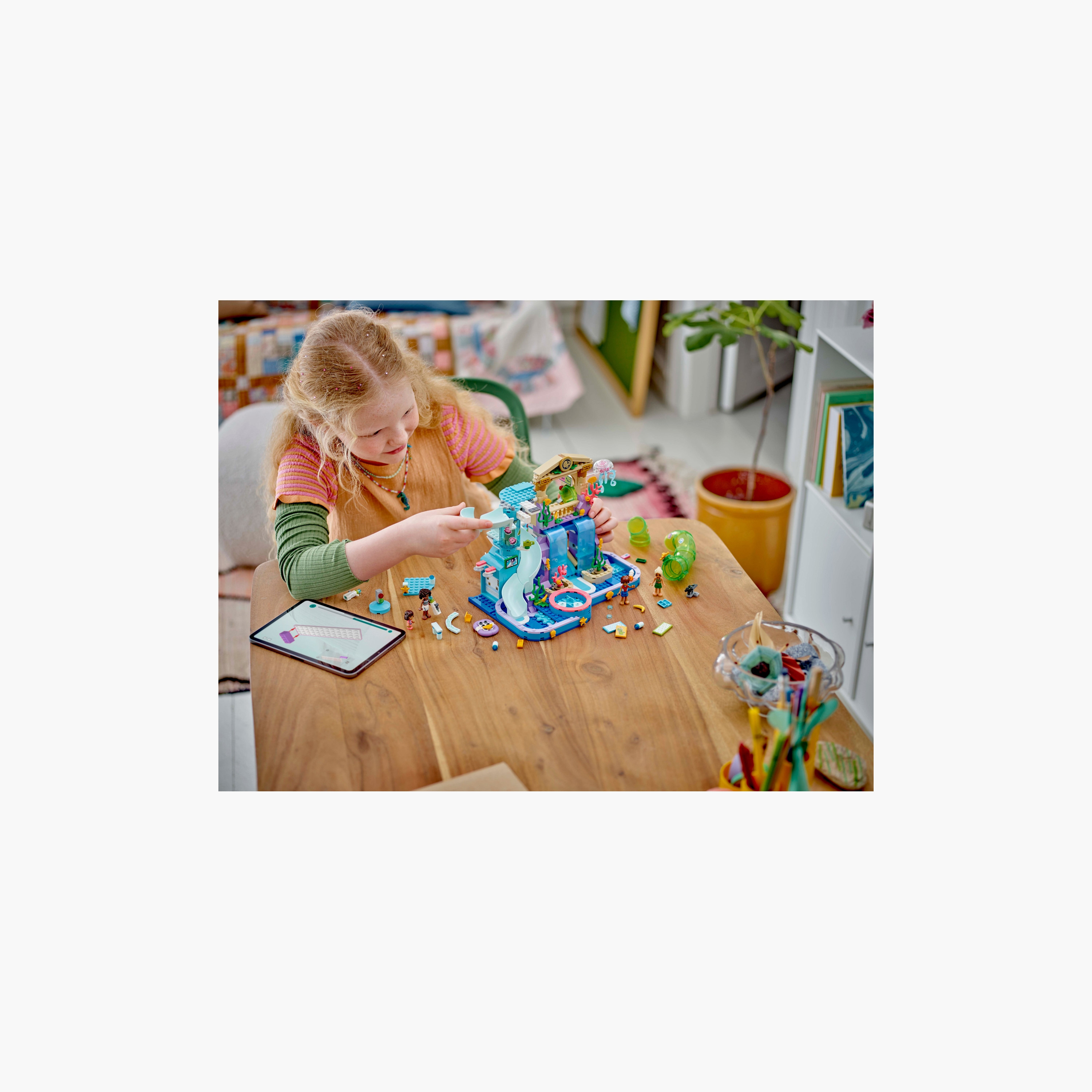 مجموعة لعب حديقة الألعاب المائية في هارت ليك سيتي 42630 من LEGO® Friends-toys-buildingblocks-blocks-image-4