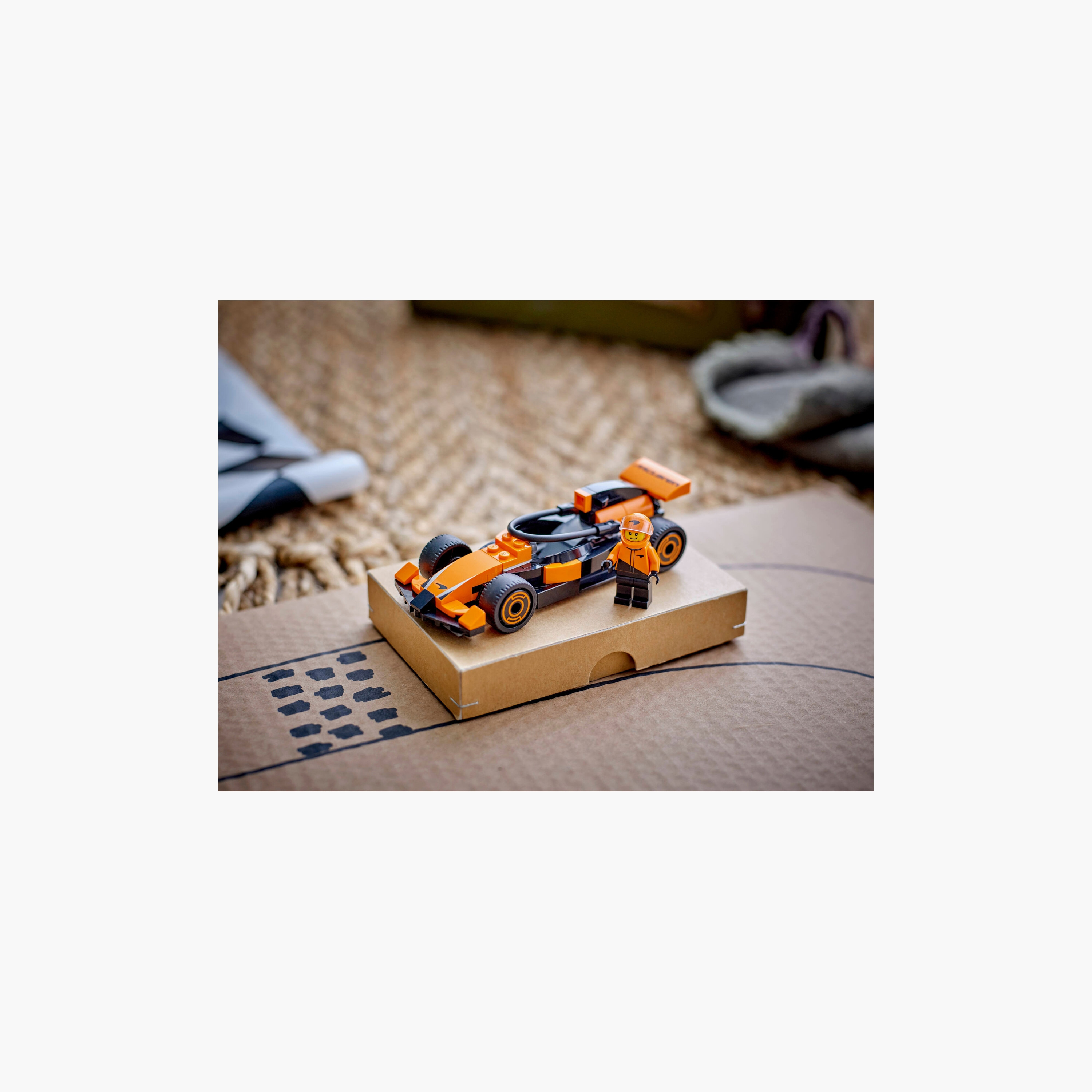مجموعة مركبة سائق F1®‎ مع سيارة سباق McLaren من ليغو® سيتي‏ 60442-toys-buildingblocks-blocks-image-8