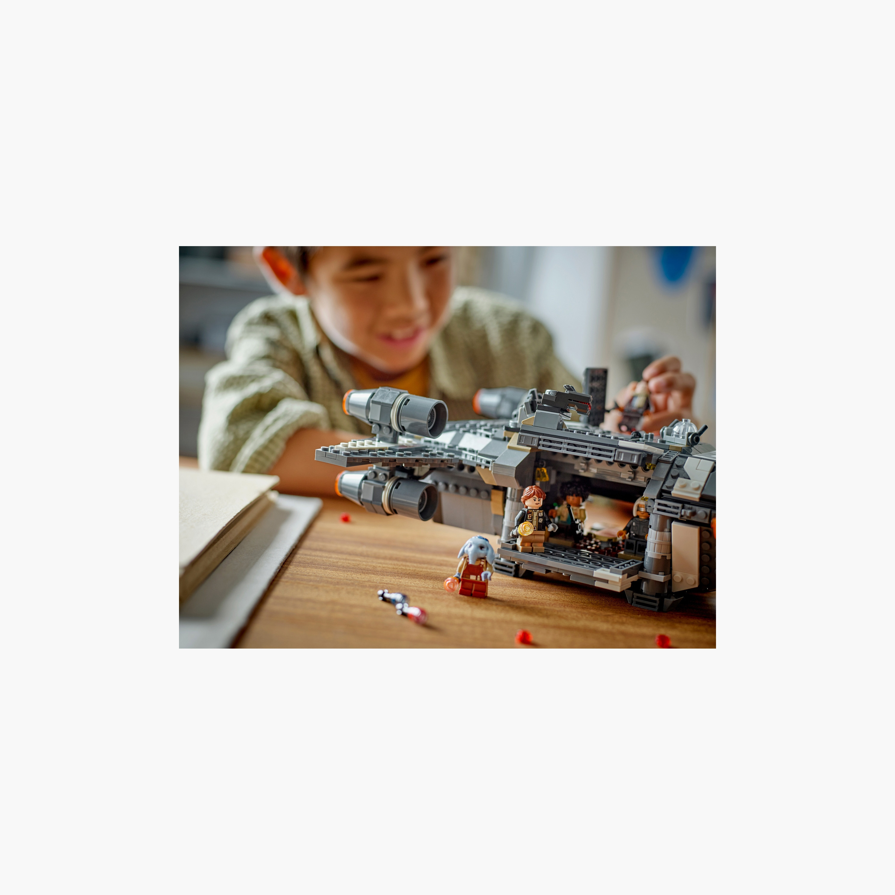 LEGO® Star Wars: Skeleton Crew The Onyx Cinder 75374-toys-buildingblocks-blocks-image-4