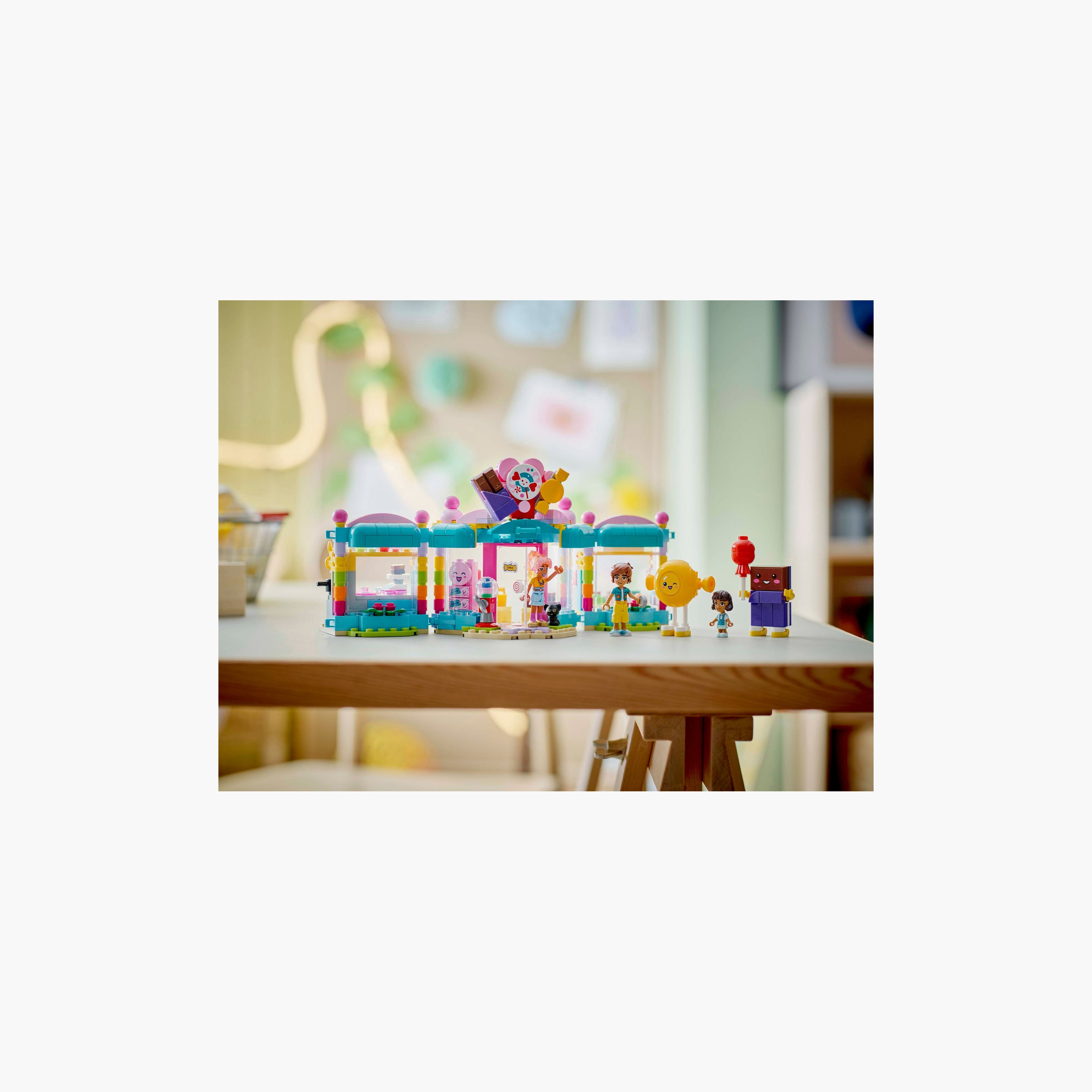 مجموعة اللعب التخيلي محل الحلوى في هارتليك سيتي من ليجو® فريندز 42649-toys-buildingblocks-blocks-image-10