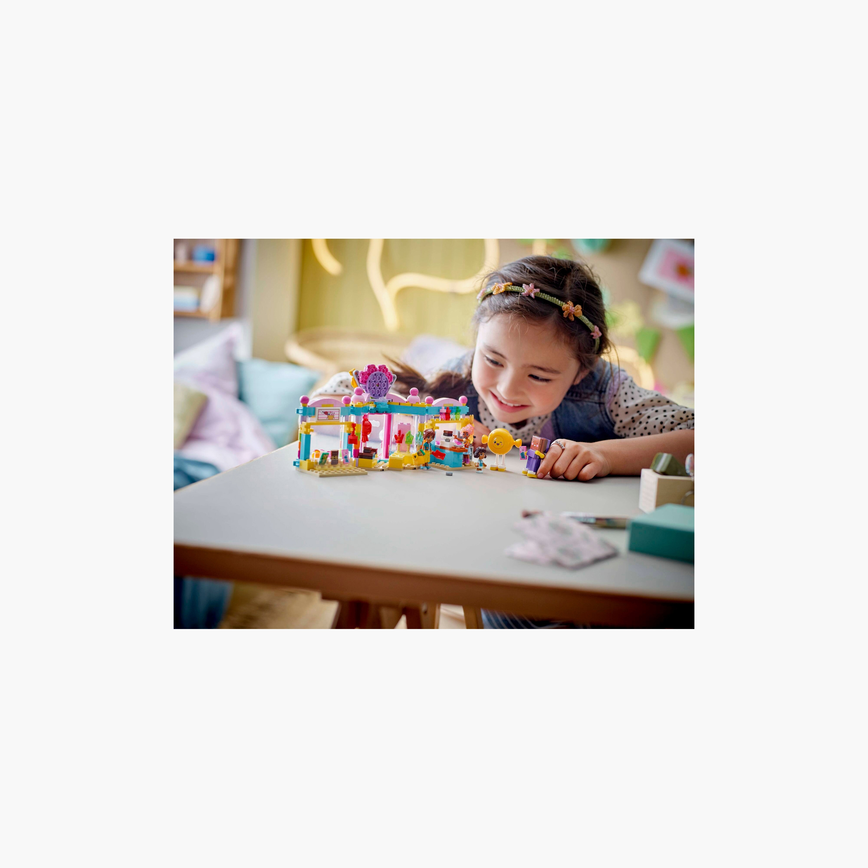 مجموعة اللعب التخيلي محل الحلوى في هارتليك سيتي من ليجو® فريندز 42649-toys-buildingblocks-blocks-image-8
