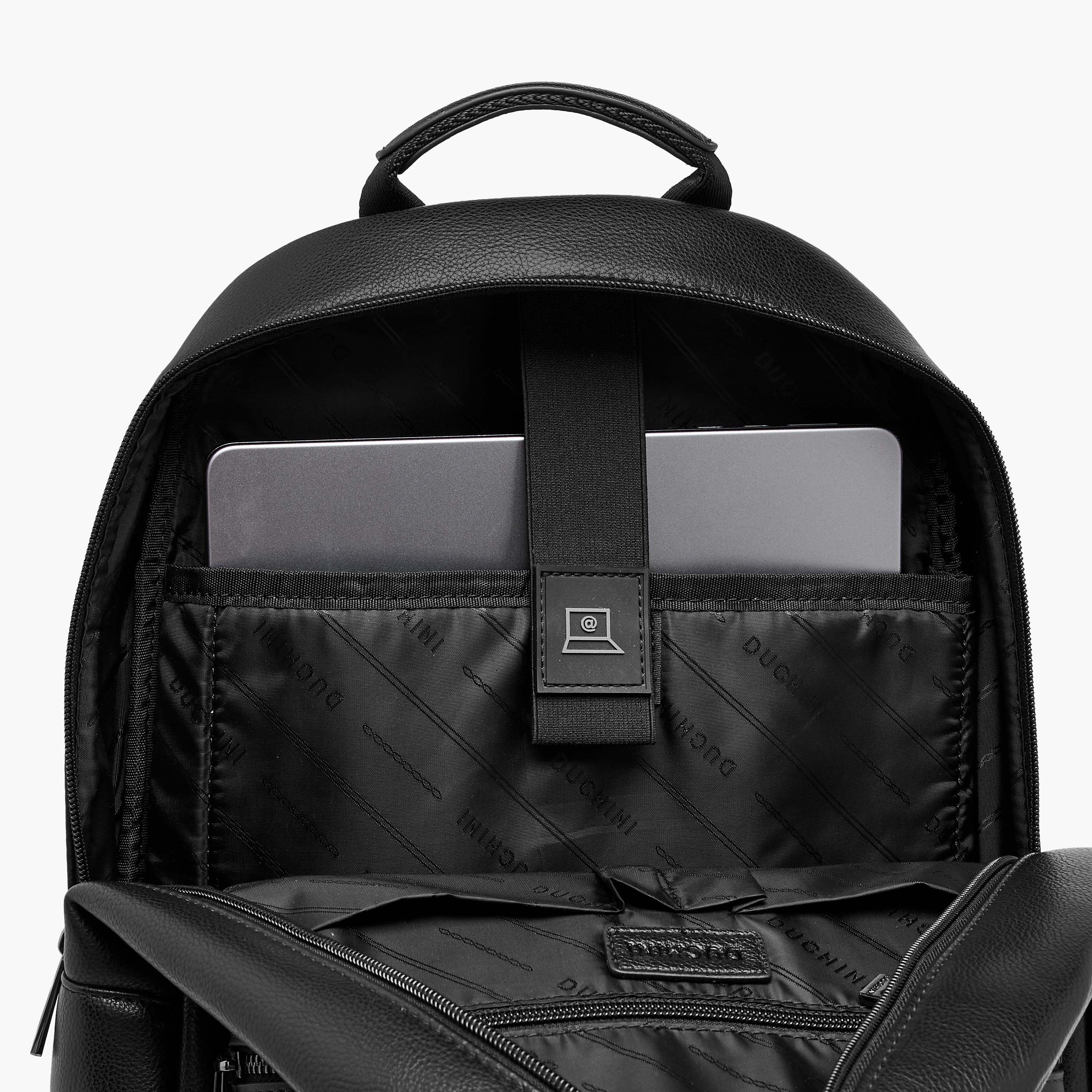 شنطة ظهر مقلمة بسحاب إغلاق من دوتشيني - 31x17x43 سم-men-bags-image-8