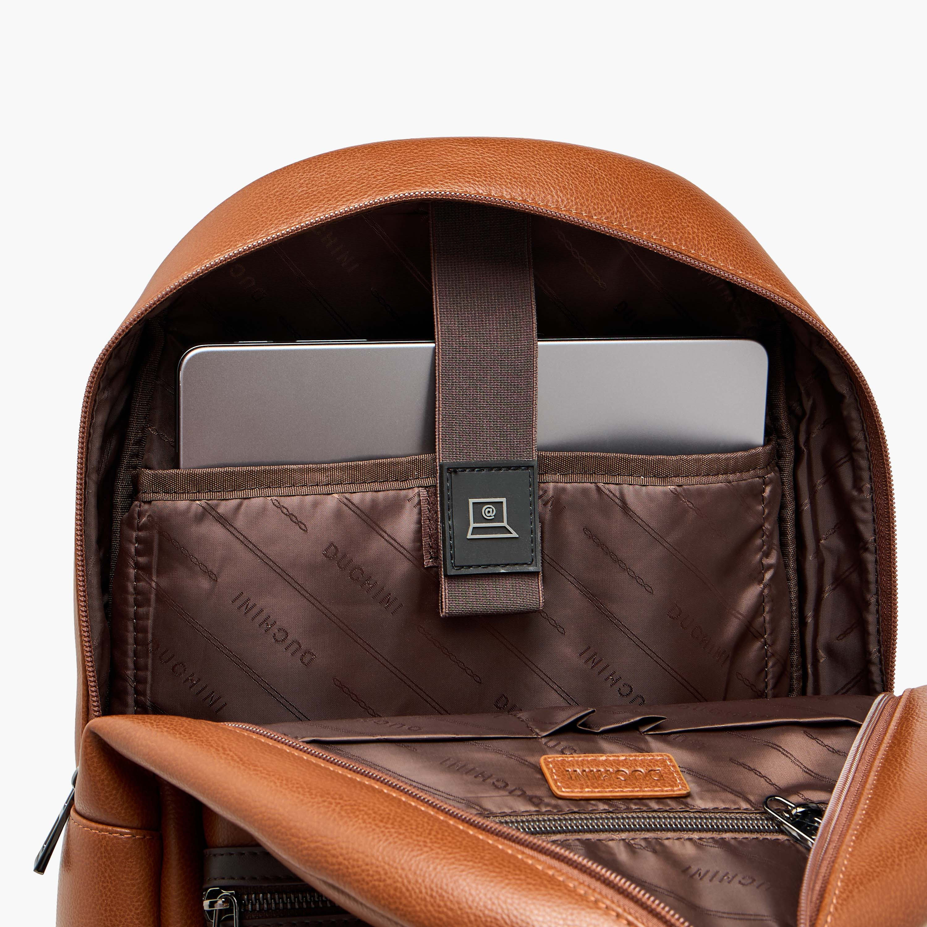 شنطة ظهر مقلمة بسحاب إغلاق من دوتشيني - 31x17x43 سم-men-bags-image-1