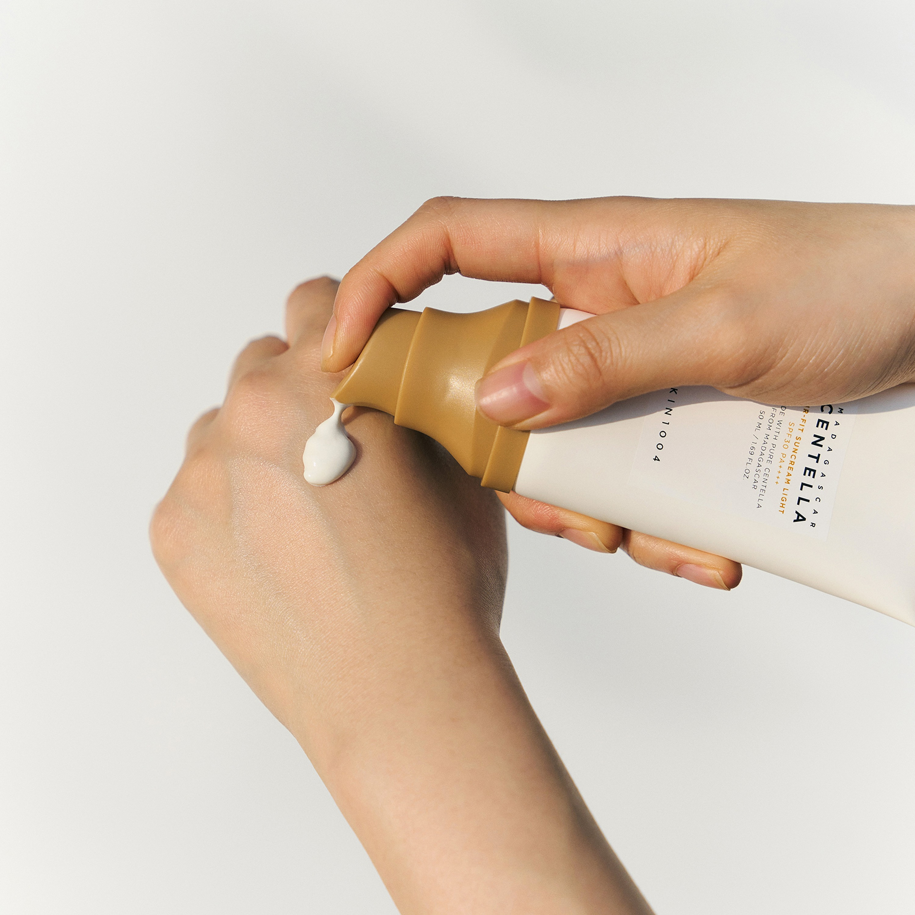 واقي الشمس Skin1004 Madagascar Centella Air-Fit Suncream Light 50Ml-beautyandpersonalcare-kbeauty-skin-suncare-facesunscreen-image-5