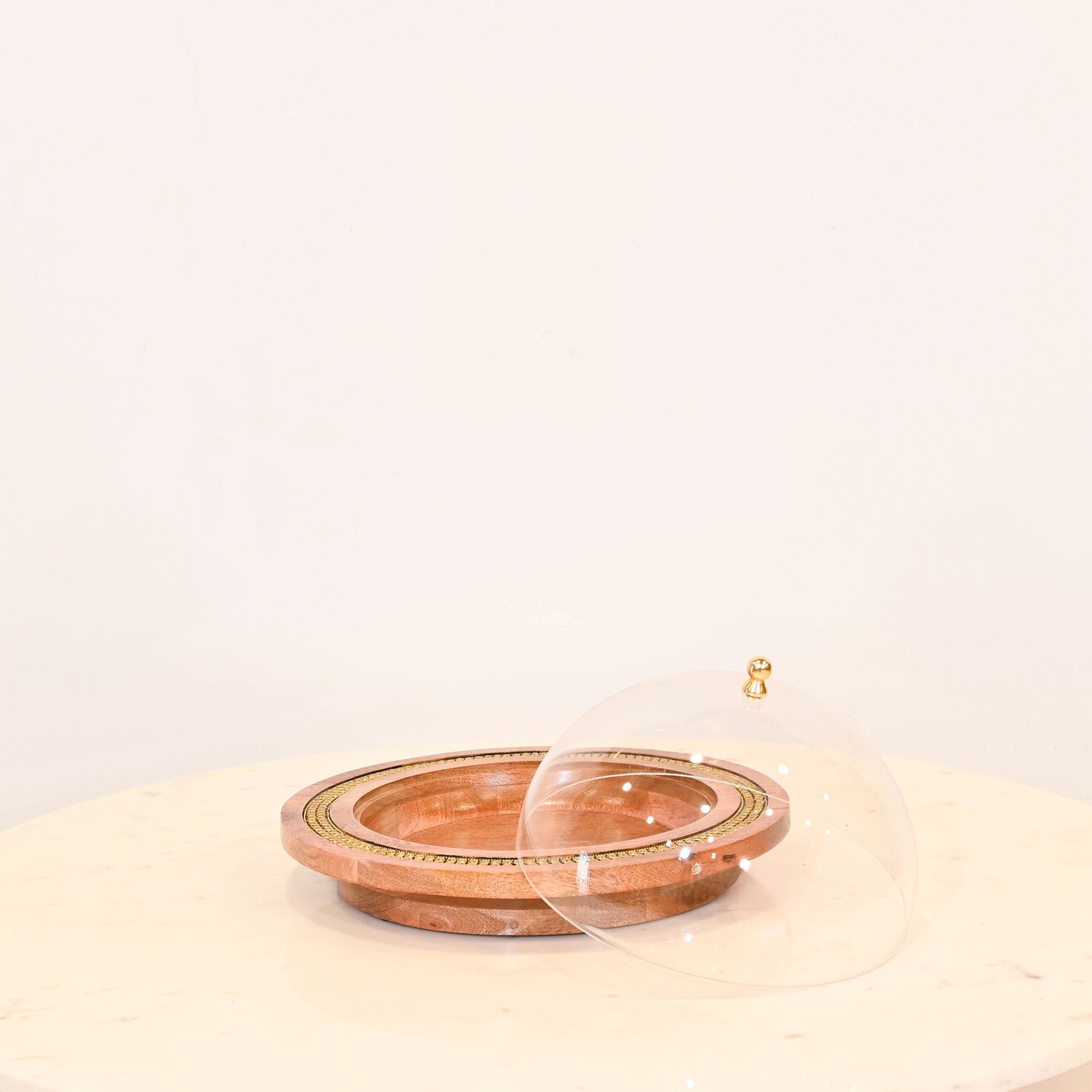 صينية خشب بزينة نحاسية وغطاء أكريليك من لايف ستايل-household-decor-boxesandtrays-image-2