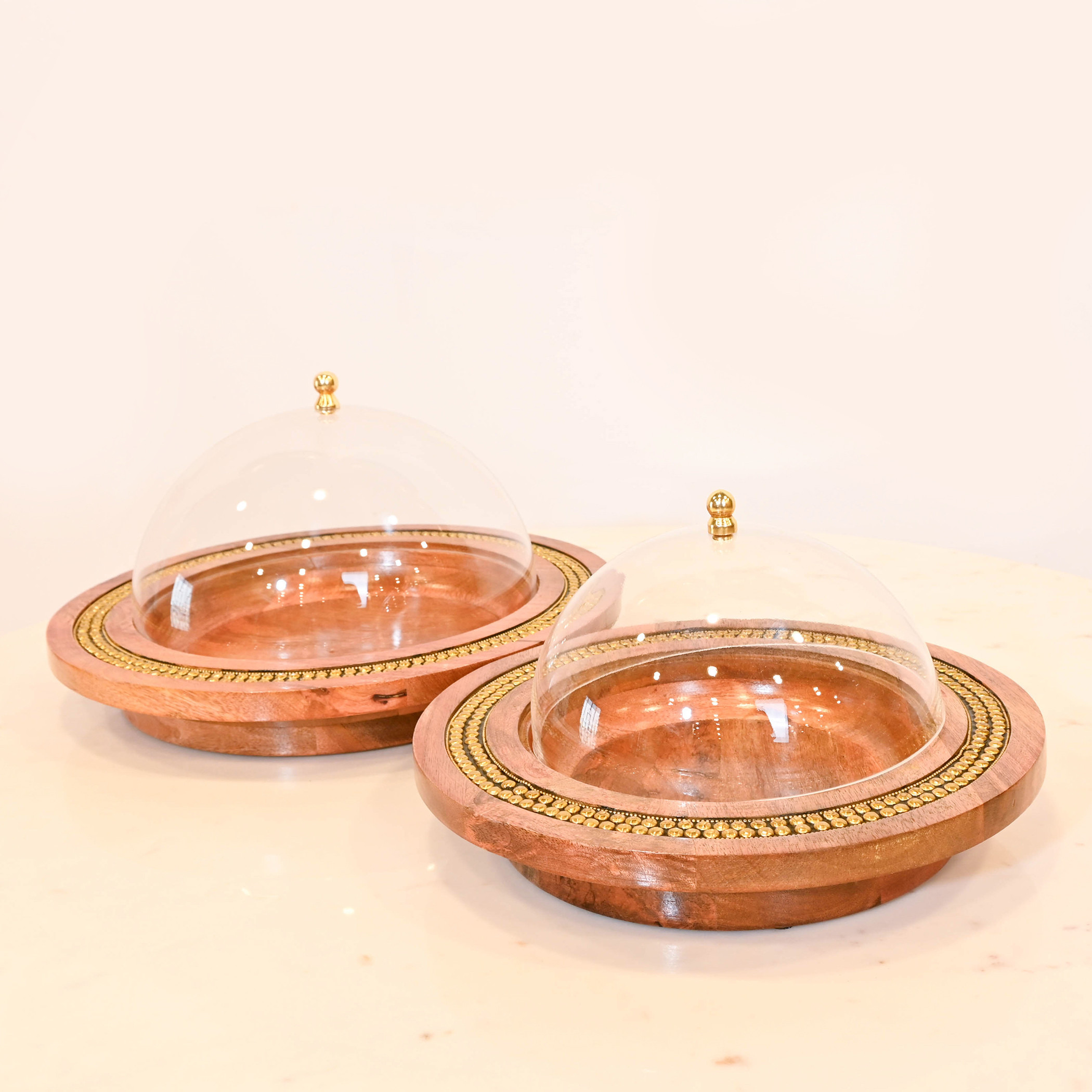 صينية خشب بزينة نحاسية وغطاء أكريليك من لايف ستايل-household-decor-boxesandtrays-image-4