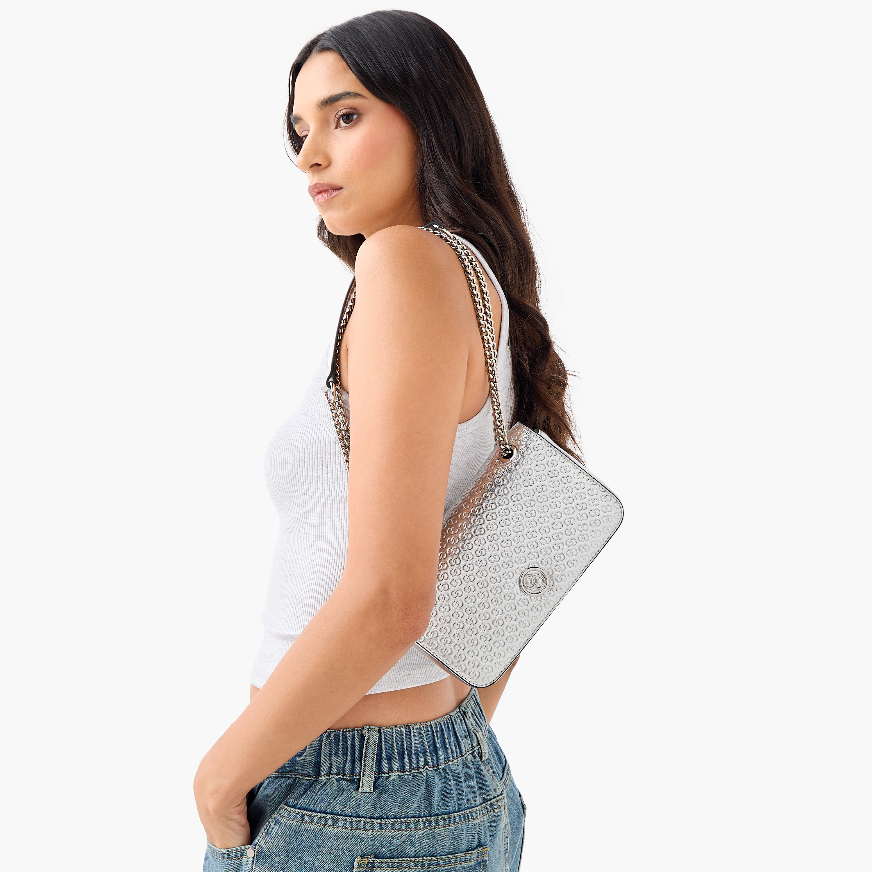 شنطة كروس بودي بنقوش مونوجرام وحزام سلسلة من سيليست-women-bagsandwallets-handbags-image-8