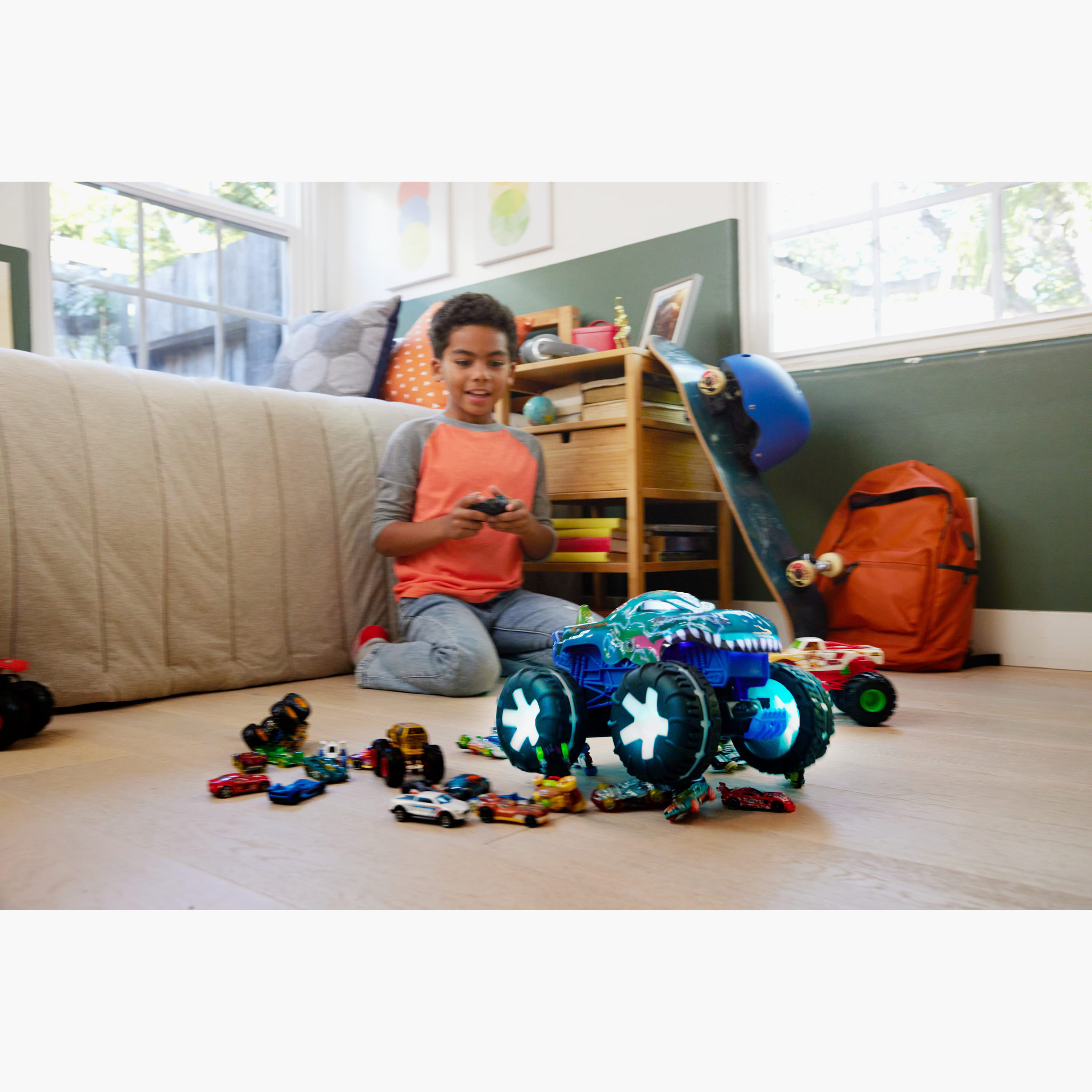 Hot Wheels Monster Trucks 1:15 Scale Mega-Wrex Alive Battery-Powered RC Vehicle with Lights & Sounds-toys-dollsandplaysets-dollhouses-image-2