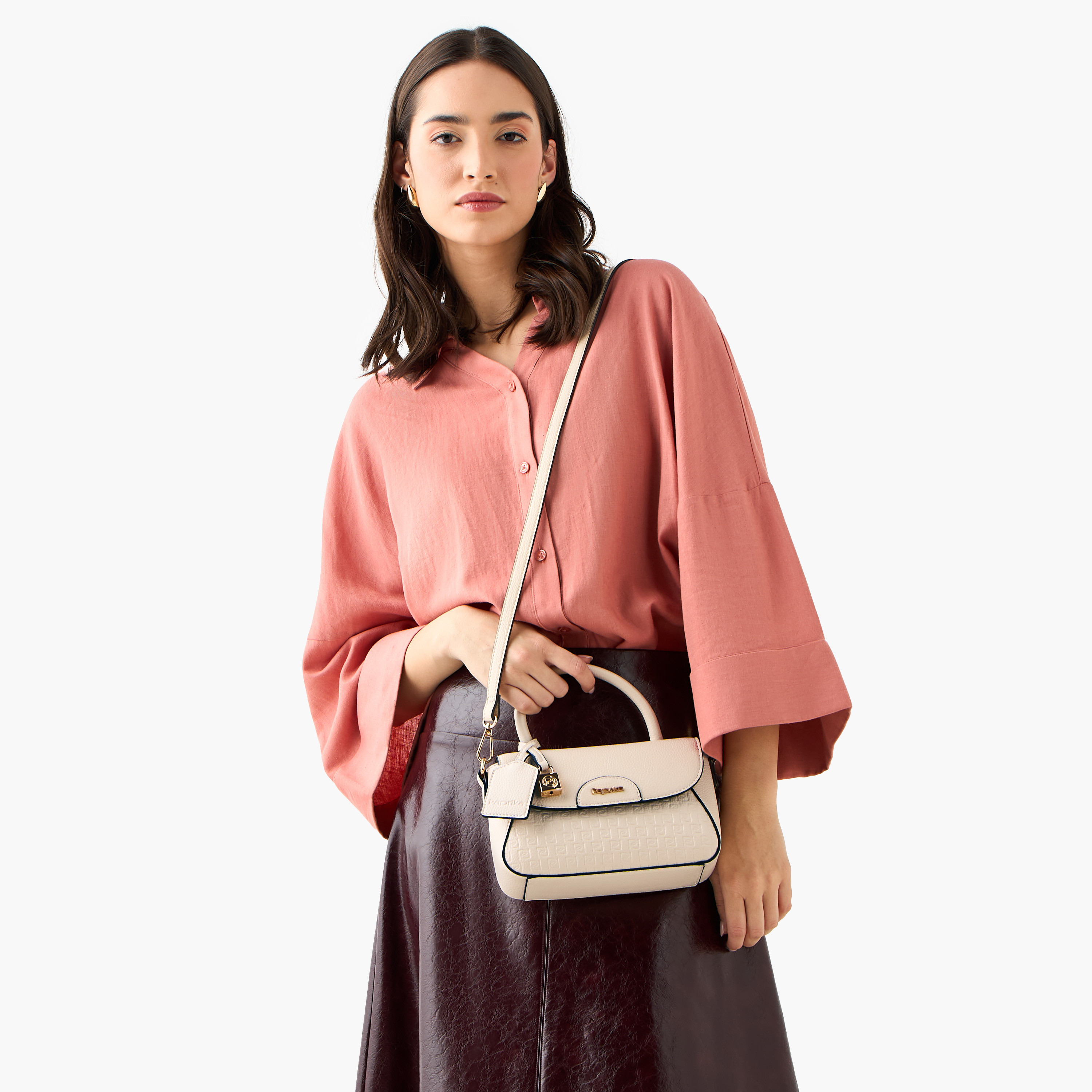 شنطة ساتشيل بنقوش مونوجرام وزر إغلاق من بابريكا-women-bagsandwallets-handbags-image-2