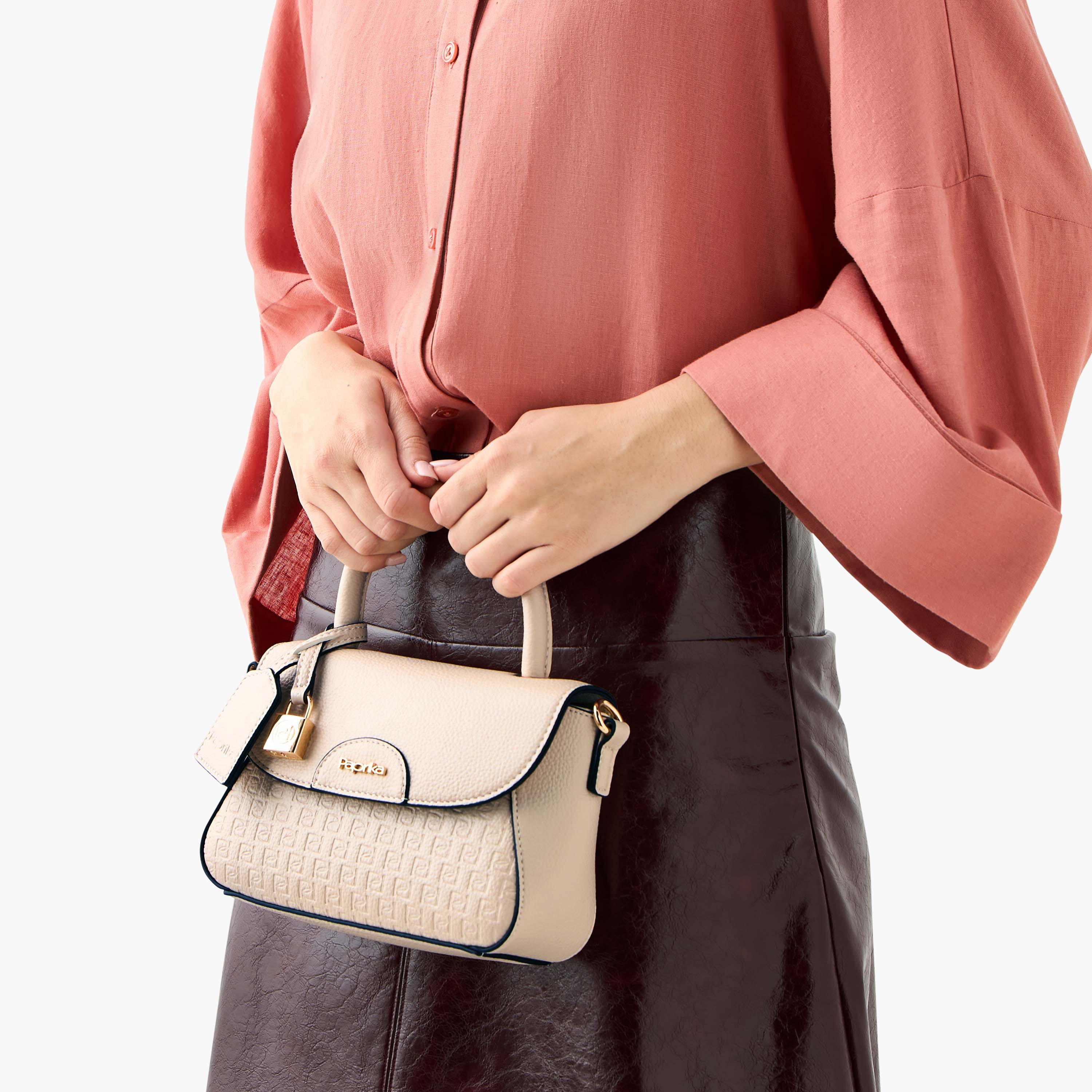 شنطة ساتشيل بنقوش مونوجرام وزر إغلاق من بابريكا-women-bagsandwallets-handbags-image-8