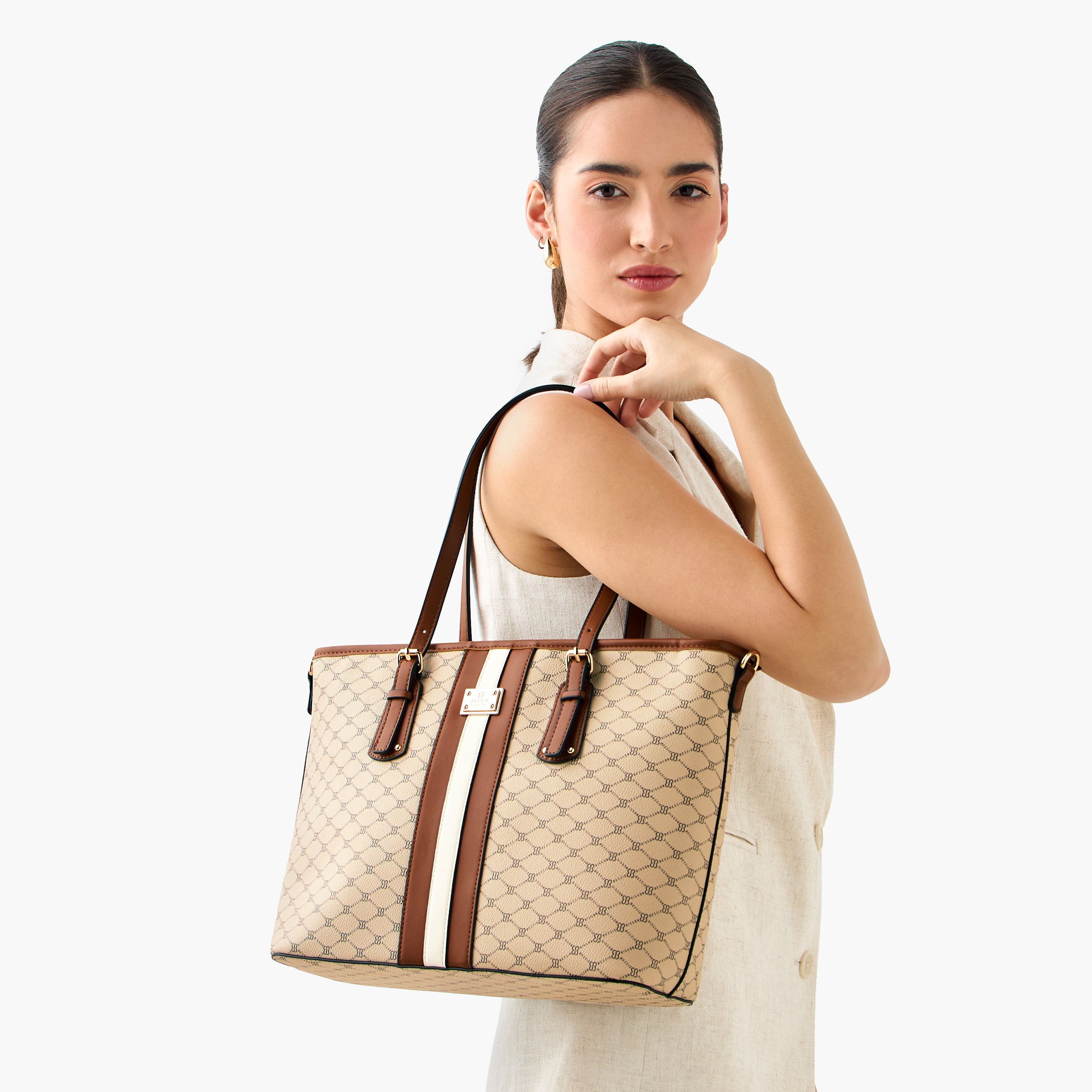 شنطة توت بطبعات مونوجرام وبشنطة صغيرة قابلة للفصل من بيسي لندن-women-bagsandwallets-handbags-image-8