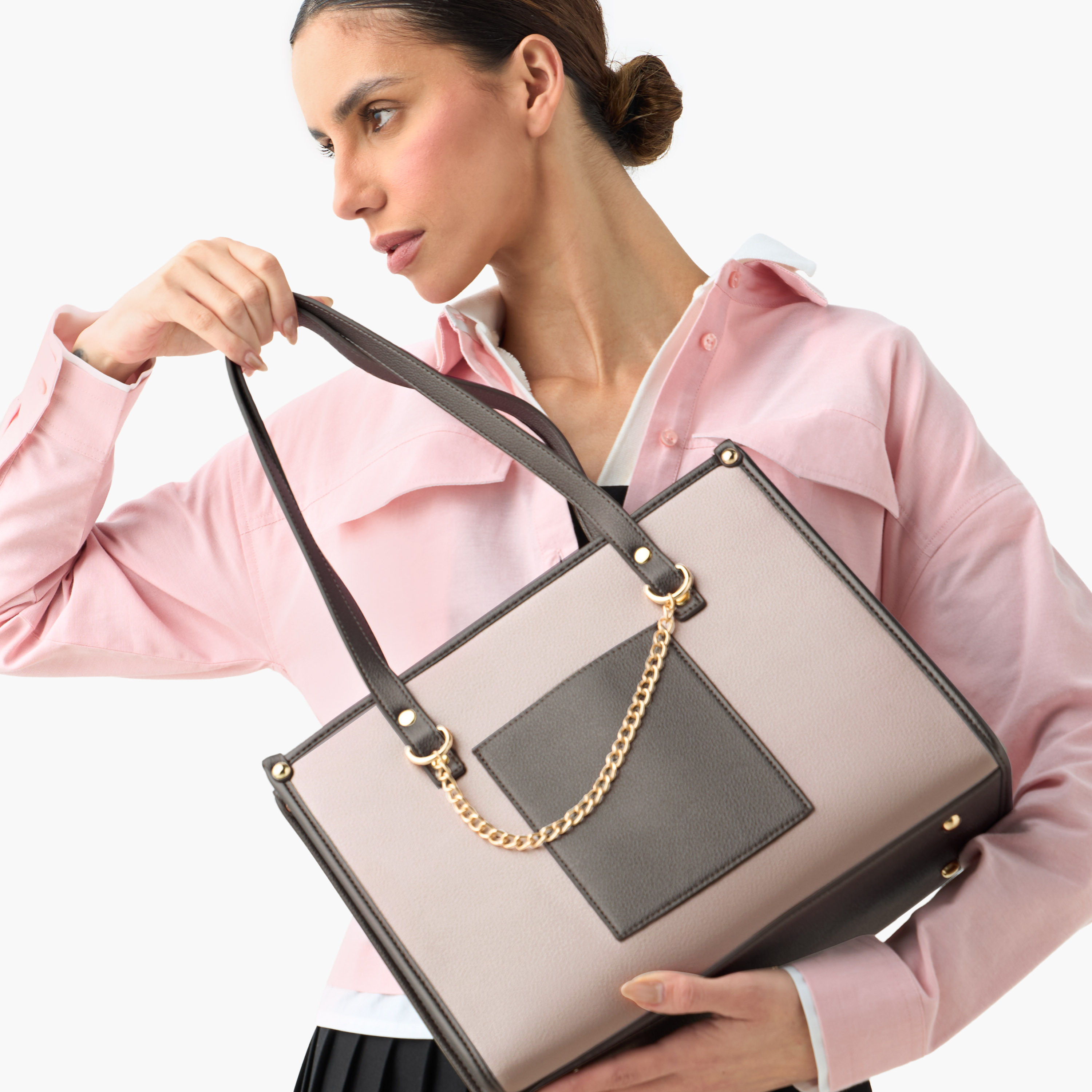 شنطة توتي بقوالب ملونة وتفاصيل سلسلة ومقابض مزدوجة من أدور-women-bagsandwallets-handbags-image-2