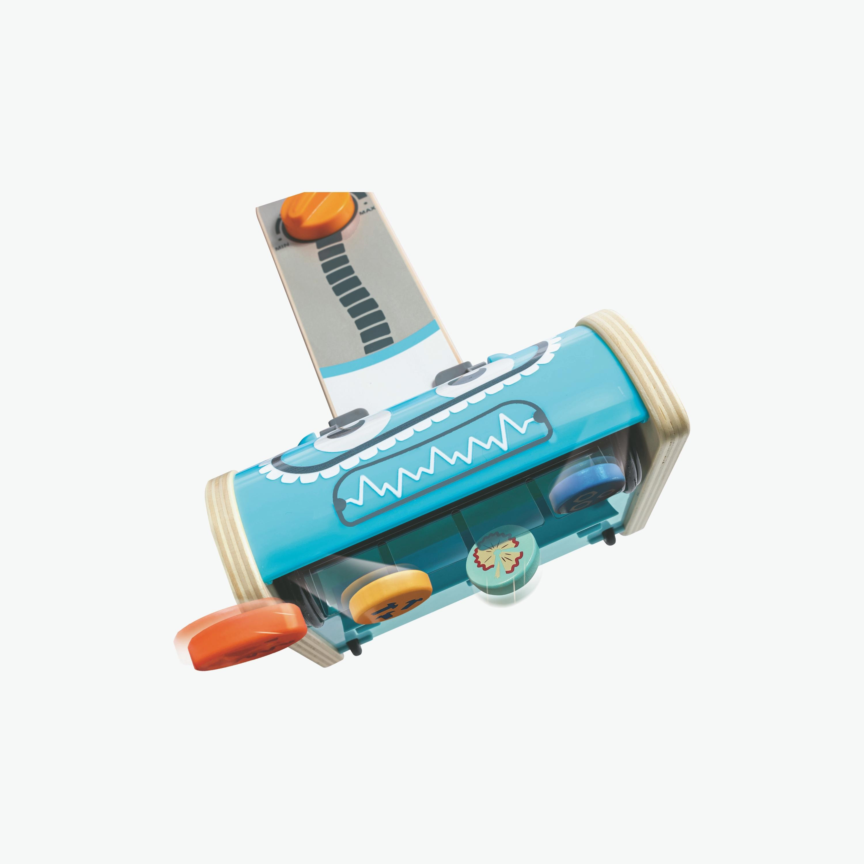Hape 7-Piece Wooden Vacuum Playset with Accessories-toys-roleplay-householdsets-image-7