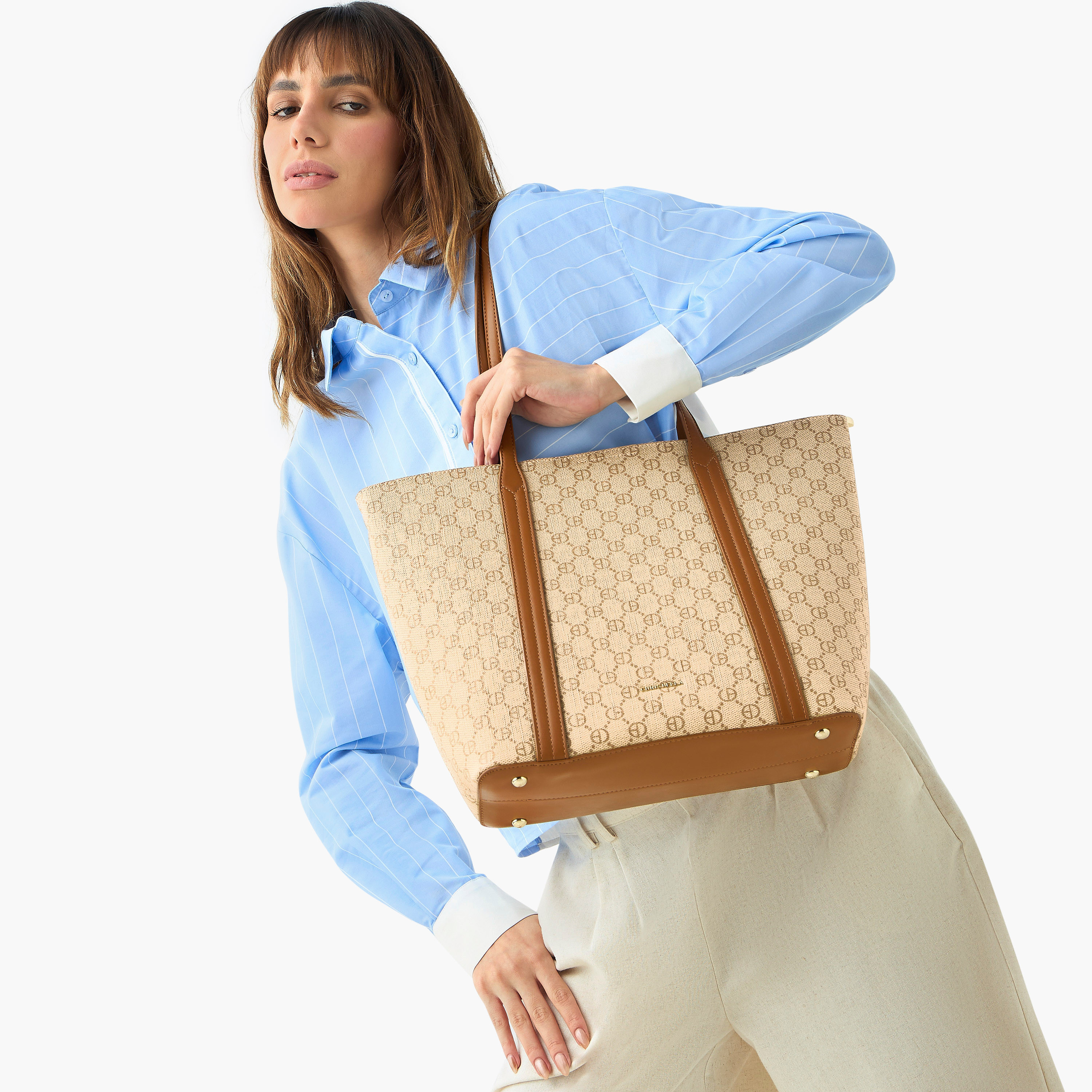 شنطة توتي بطبعات بمقابض مزدوجة مع محفظة بسحّاب دائري من كريسبيلا-women-bagsandwallets-handbags-image-2