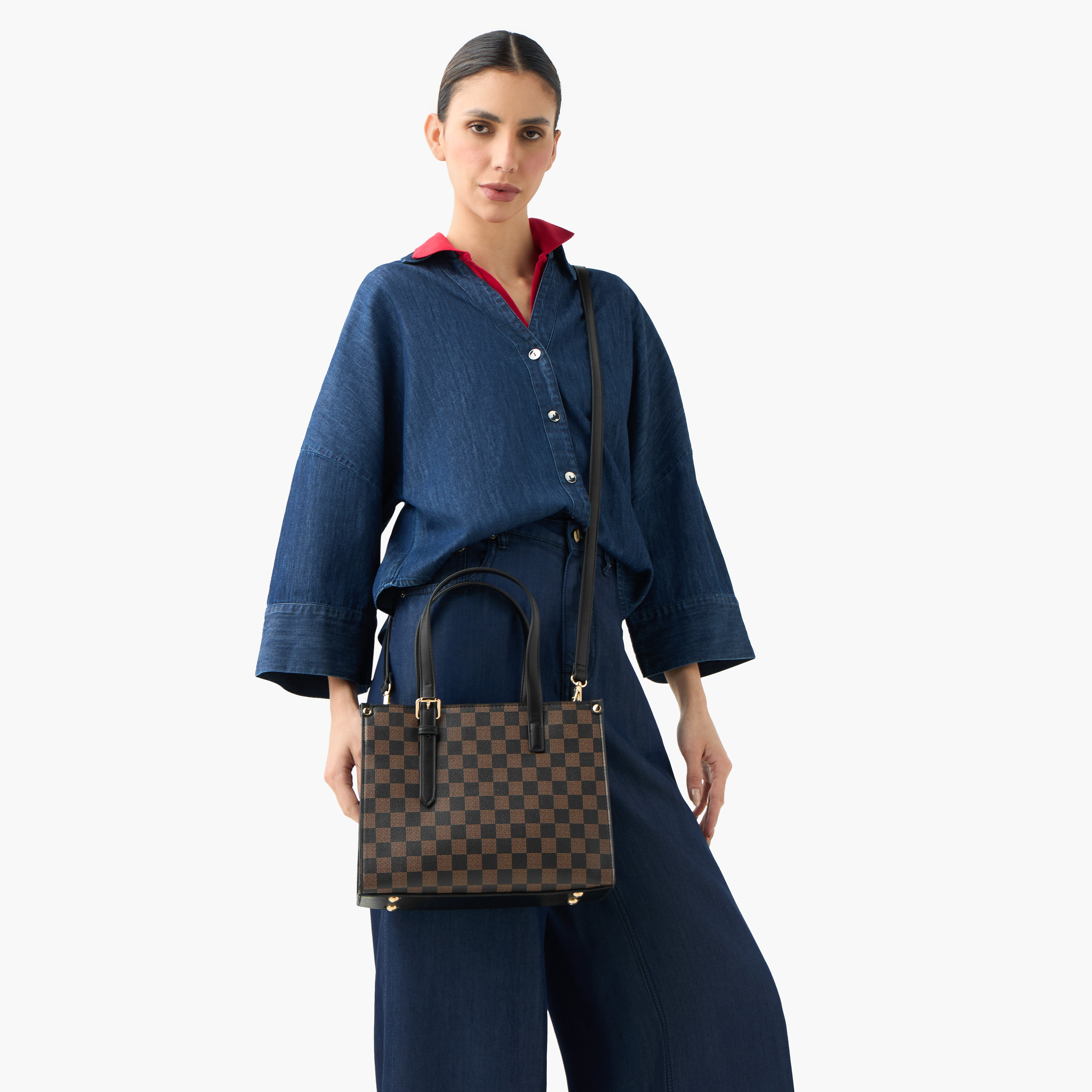 شنطة توت كاروهات بمقبض مزدوج وسحاب إغلاق من ساشا-women-bagsandwallets-handbags-image-7