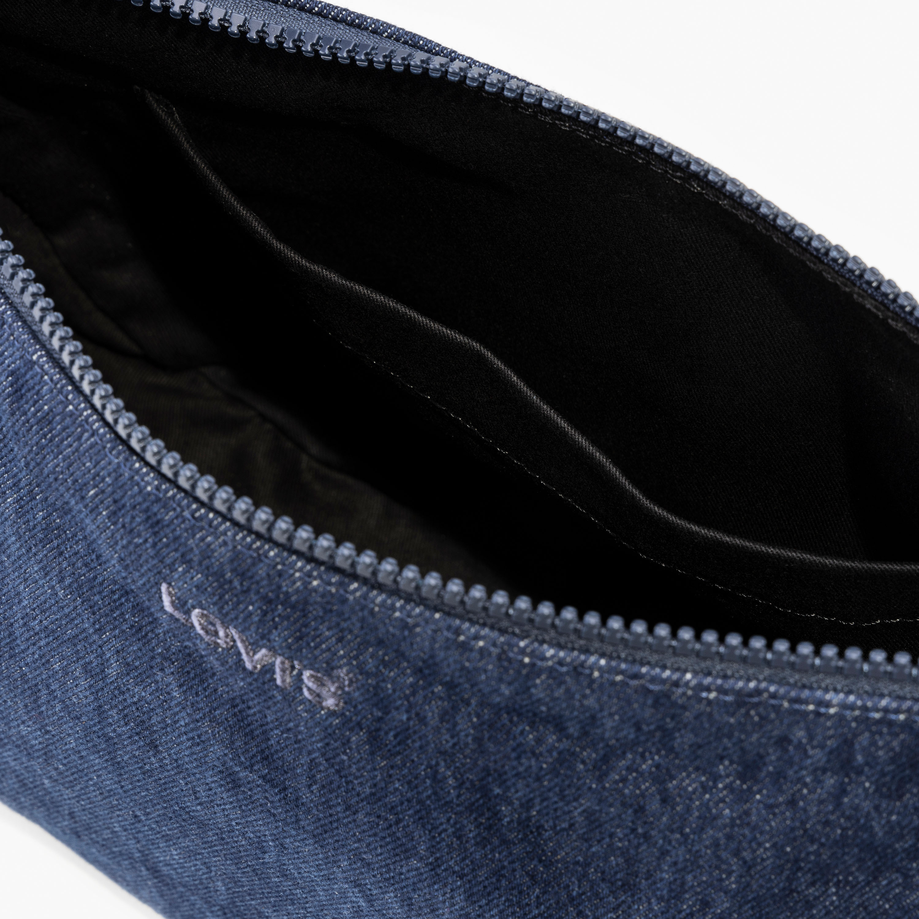 Levi's Solid Crossbody Bag with Zipper closure and Adjustable Strap-women-bagsandwallets-handbags-image-3