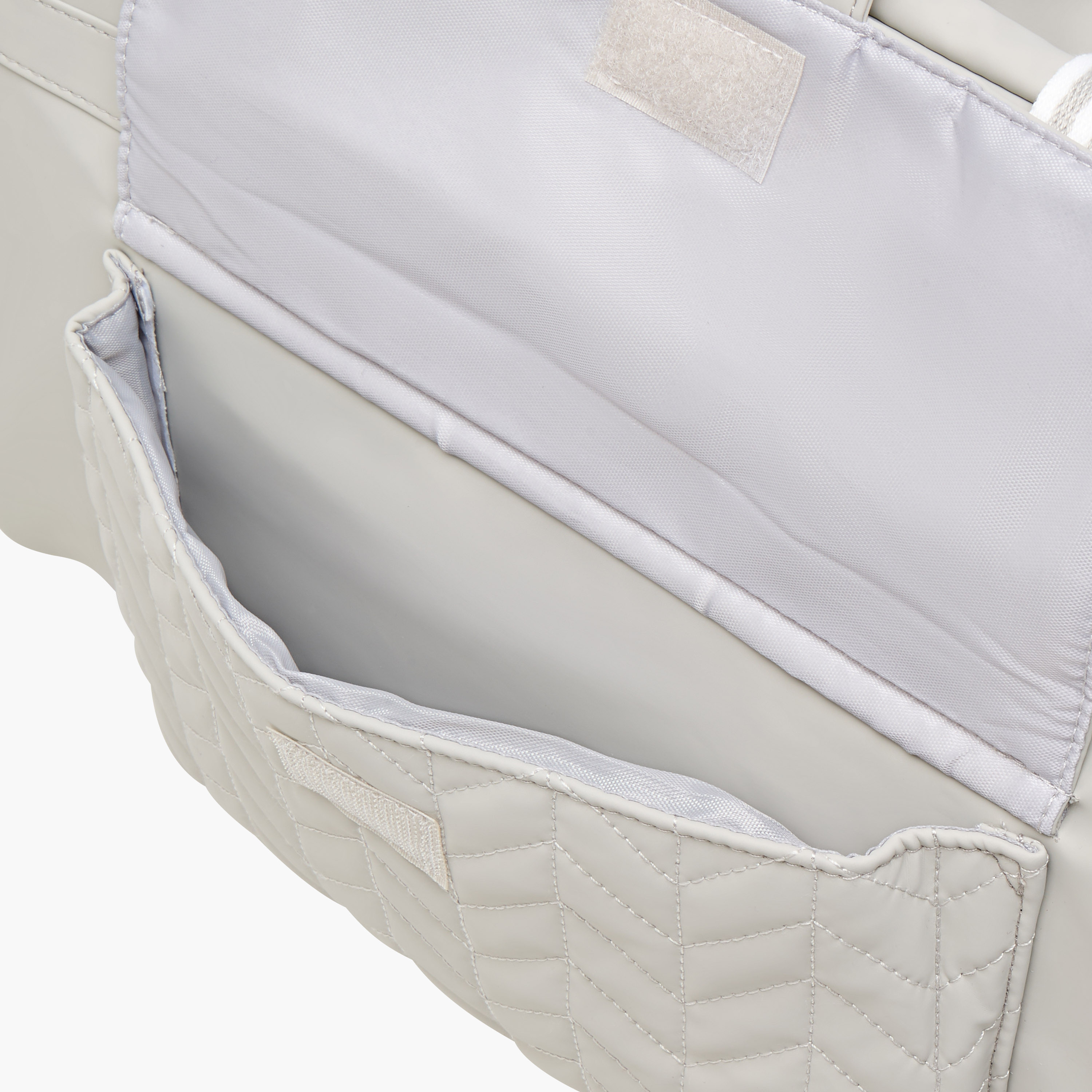 شنطة حفاضات بحزام قابل للتعديل وسحاب إغلاق من جيجلز-baby-gear-diaperbags-image-8