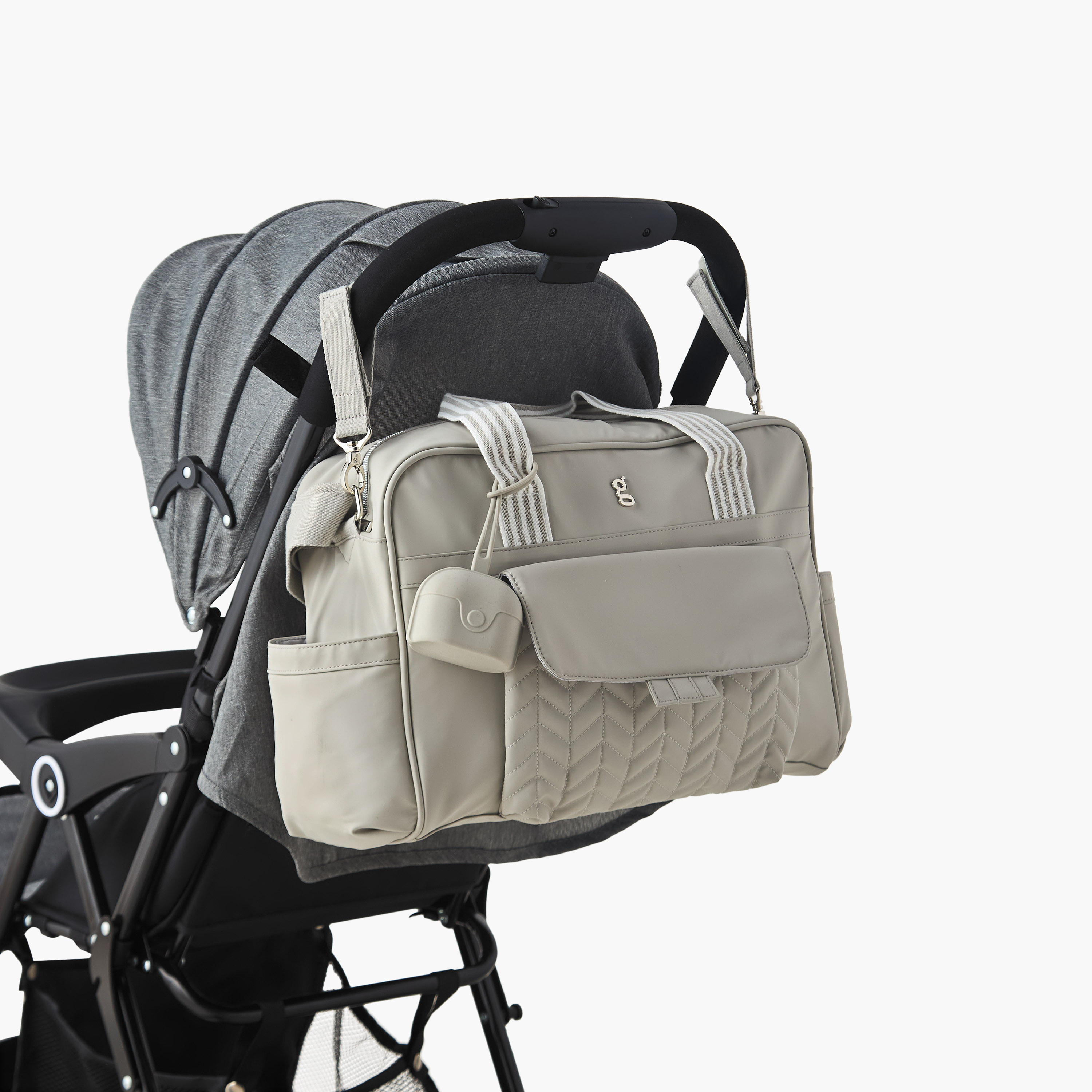 شنطة حفاضات بحزام قابل للتعديل وسحاب إغلاق من جيجلز-baby-gear-diaperbags-image-9