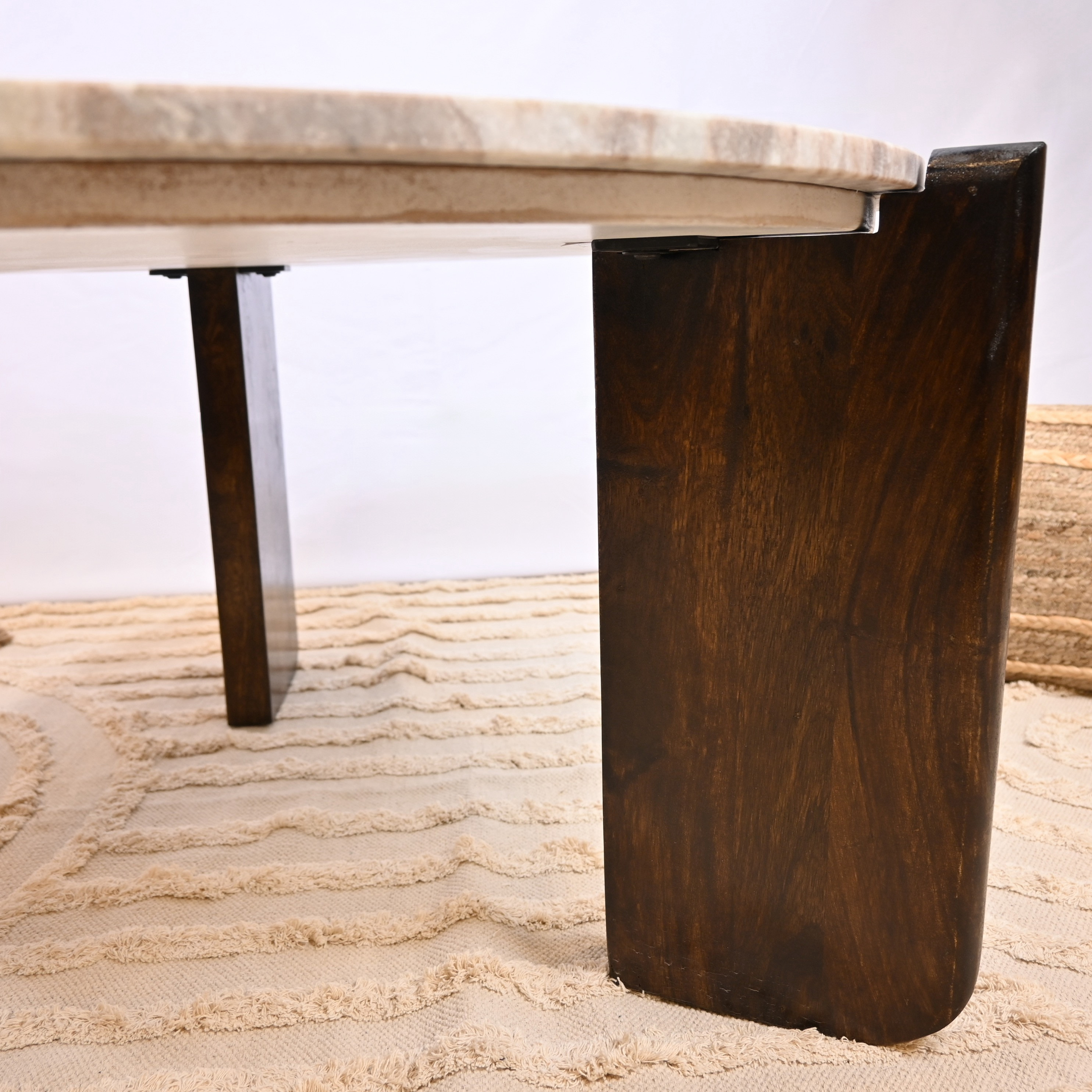 طاولة قهوة بسطح رخام من لايف ستايل - 90 سم-furniture-livingroom-coffeetables-image-3