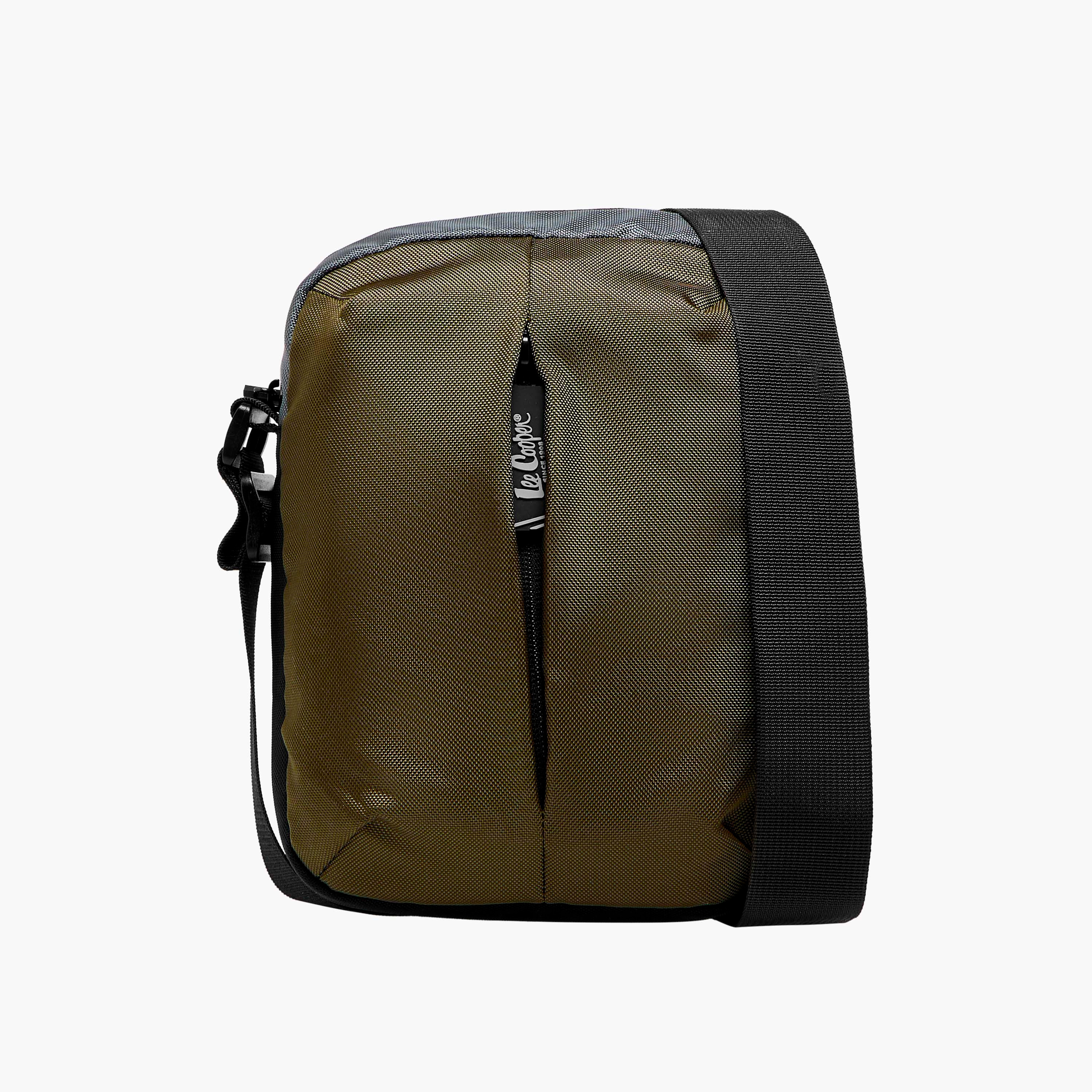 شنطة كروس بودي بحزام قابل للتعديل للرجال من لي كوبر-travel-accessories-image-1
