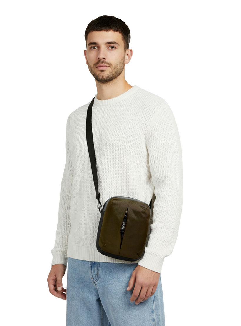 شنطة كروس بودي بحزام قابل للتعديل للرجال من لي كوبر-travel-accessories-image-2