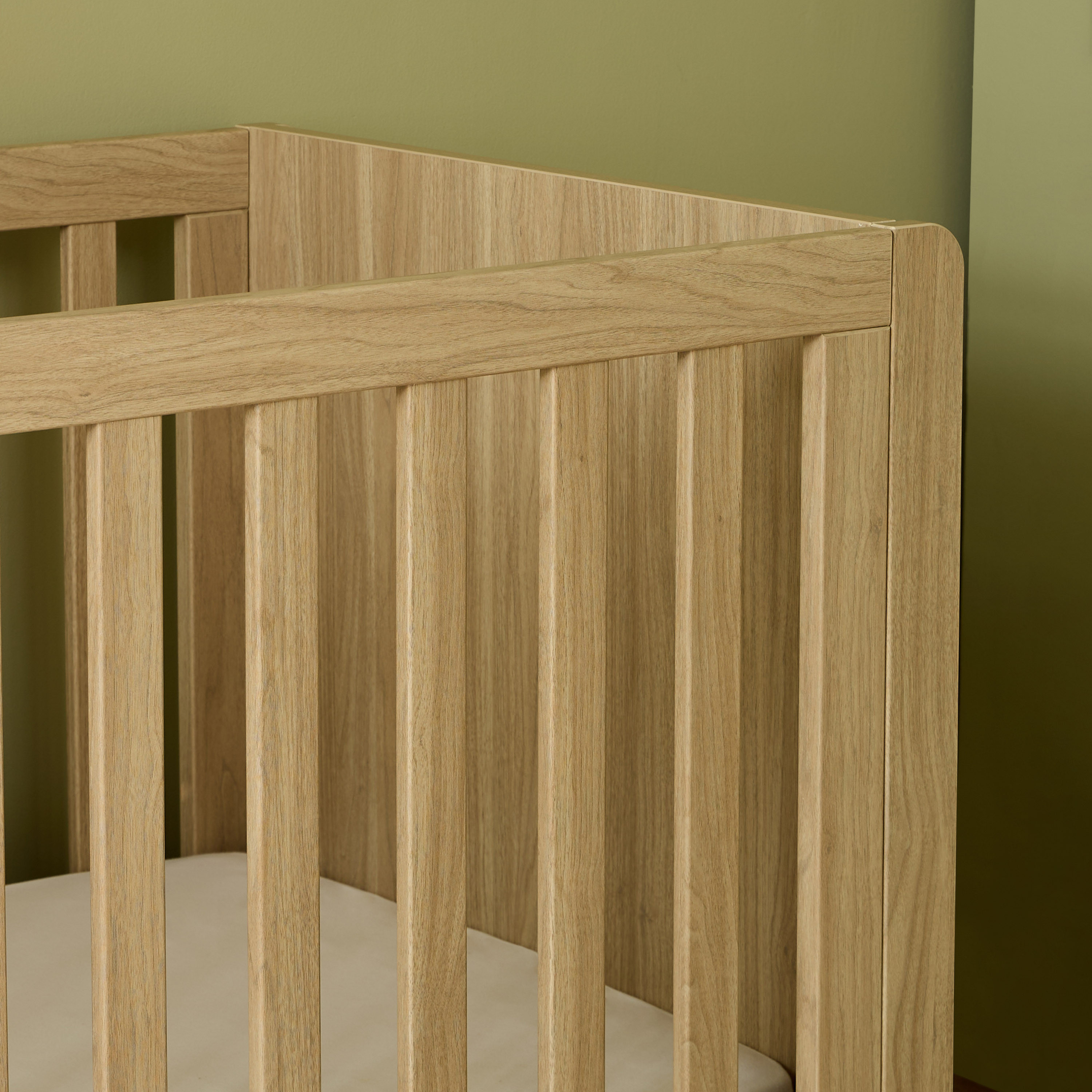 سرير أطفال خشب بارتفاع مرتبة قابل للتعديل أوسكار من جيجلز-baby-nursery-furniture-cribsandbeds-babycribs-image-4
