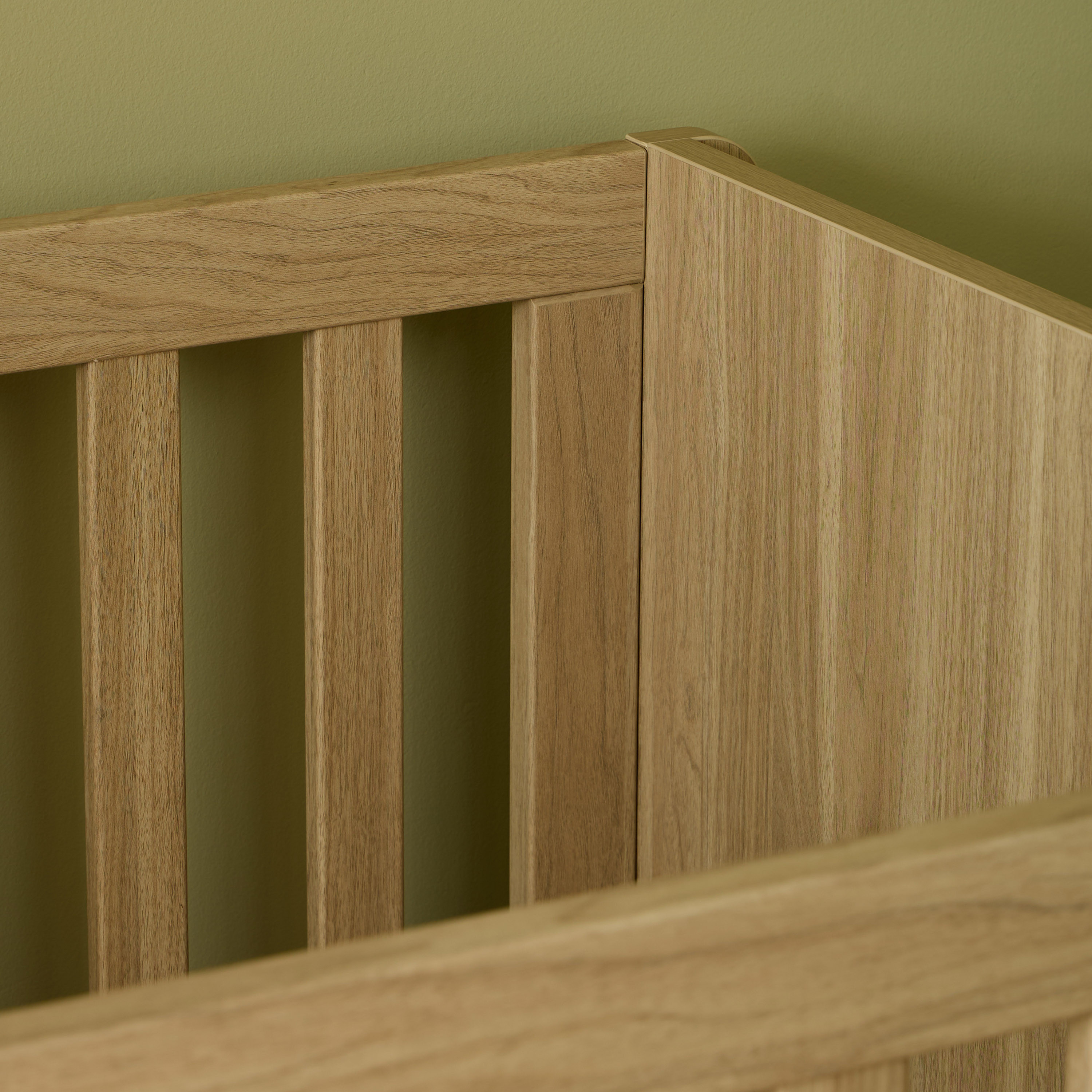 سرير أطفال خشب بارتفاع مرتبة قابل للتعديل أوسكار من جيجلز-baby-nursery-furniture-cribsandbeds-babycribs-image-3