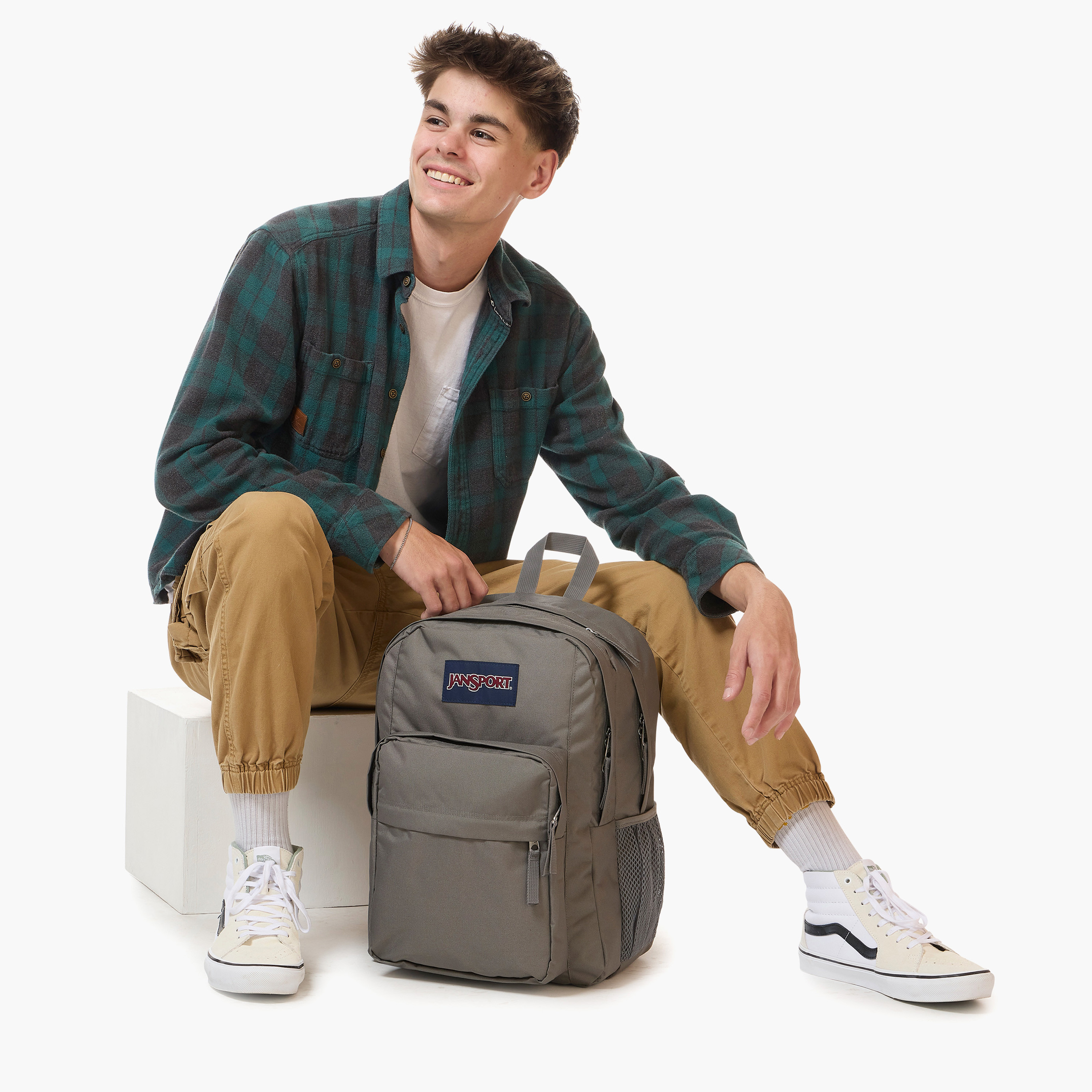 Jansport Solid Backpack with Adjustable Straps and Zip Closure - 19x33x42 cms-school-bagsandbackpacks-backpacks-image-2