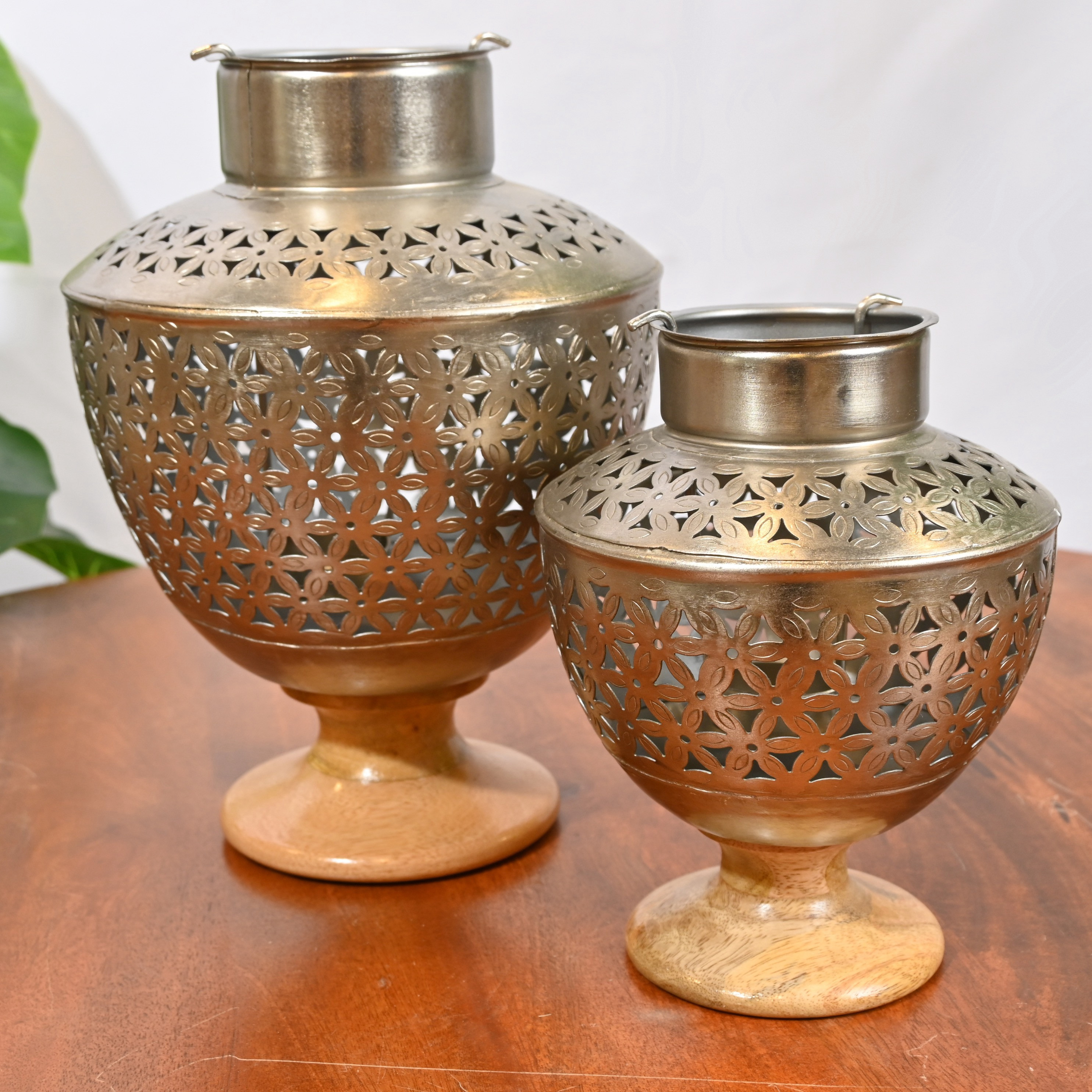 حامل شموع بتصاميم مفرغة وقاعدة خشب من لايف ستايل - 21 سم-household-decor-candleholdersandlanterns-image-4