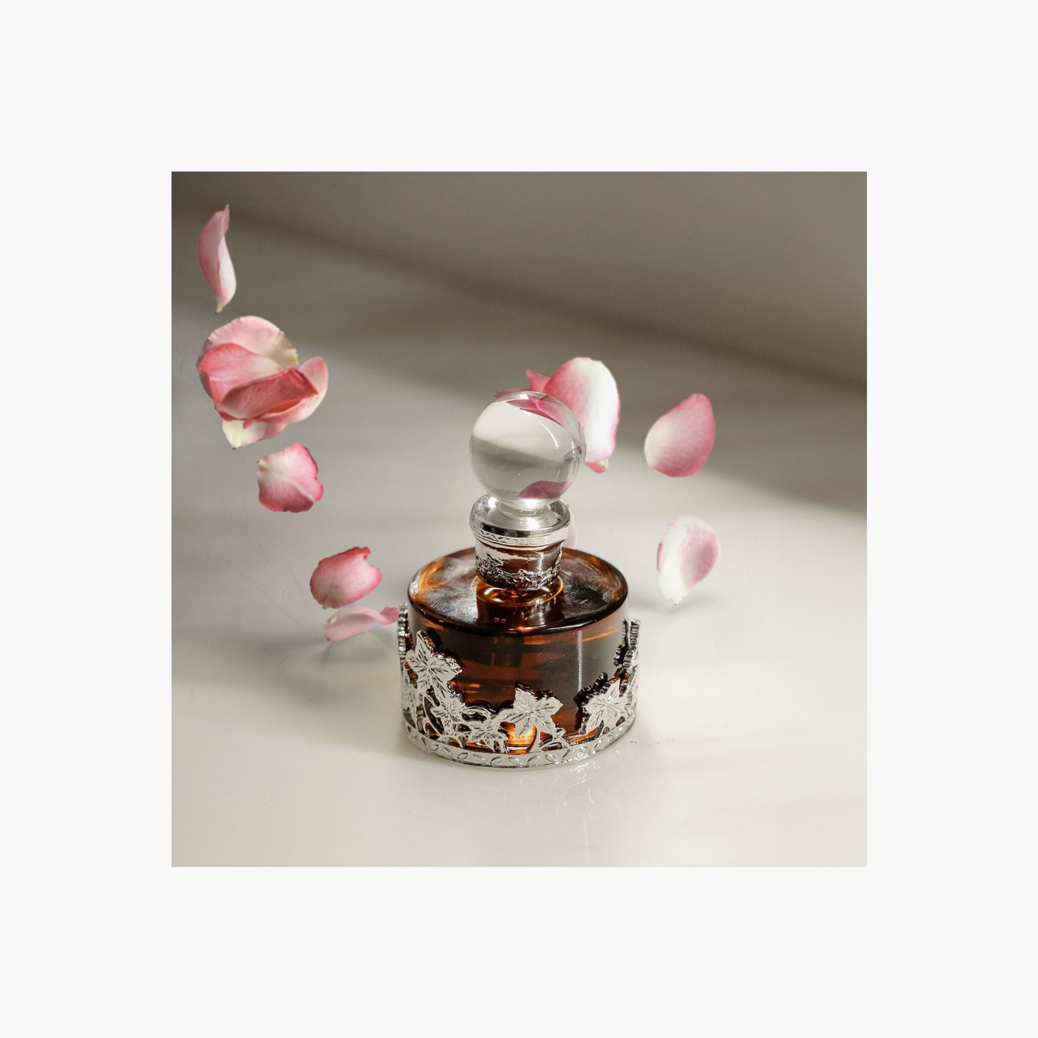 زيت عطري مخلط ملكي من سويس أربيان - 25 مل-beautyandpersonalcare-fragrance-unisex-image-2