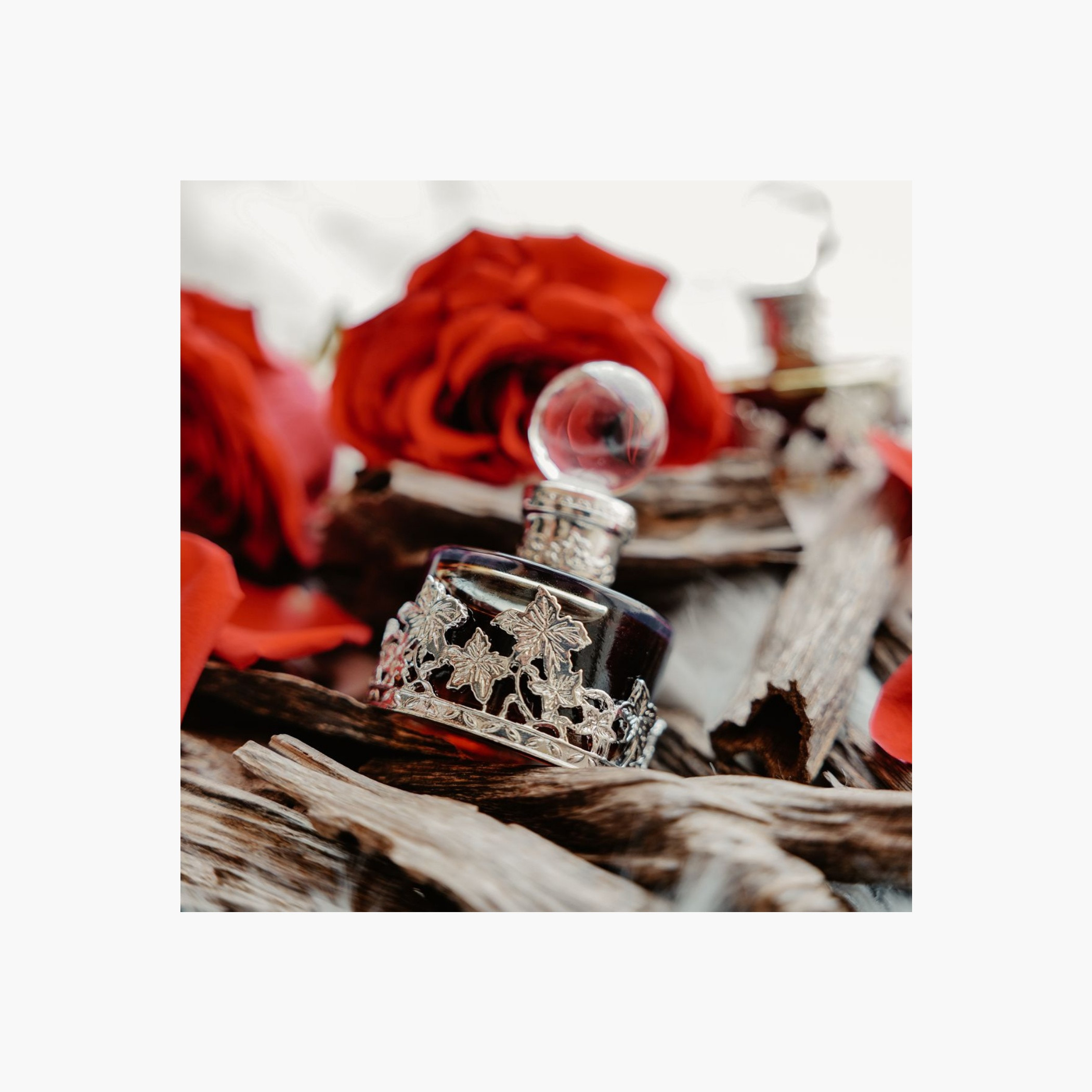 Swiss Arabian Mukhalat Malaki Perfume Oil - 25 ml-beautyandpersonalcare-fragrance-unisex-image-4