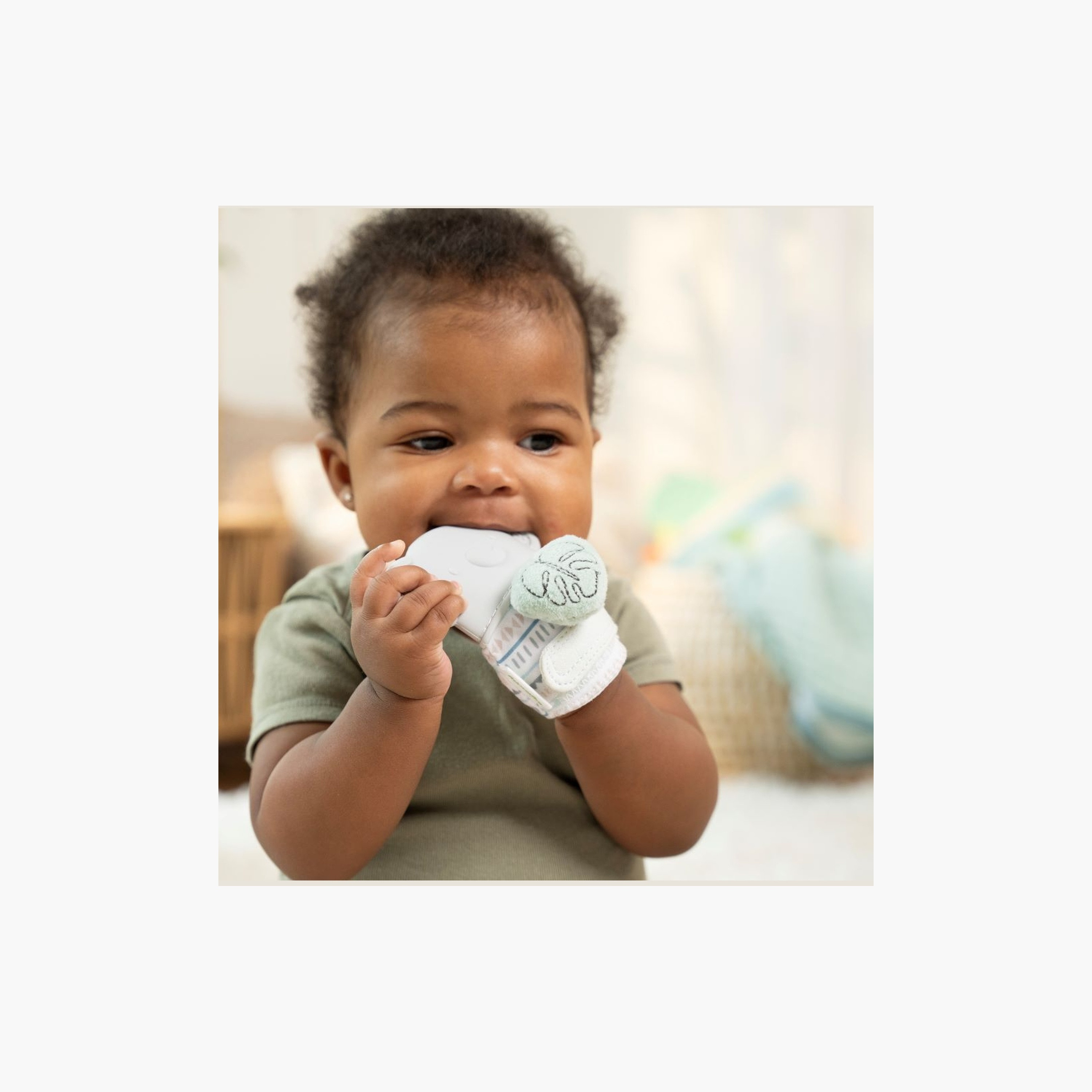 قفاز التسنين وخشخيشة الخالية من مادة BPA من إنجينيويتي - فيل-toys-babyandtoddlertoys-rattlesandteethers-image-3
