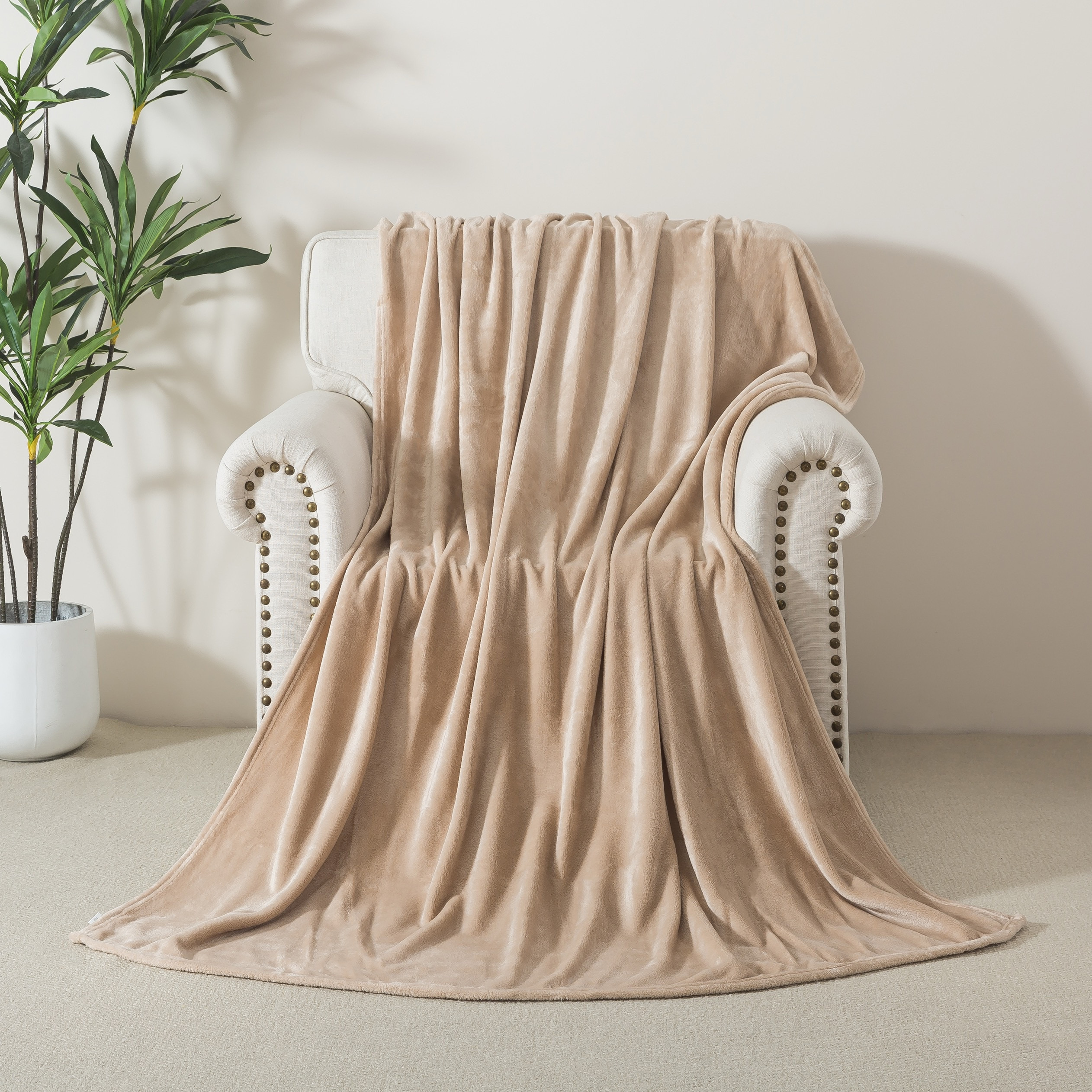 Luxury Plush Flannel Blanket - 150x200 cm-household-bedding-blankets-image-1