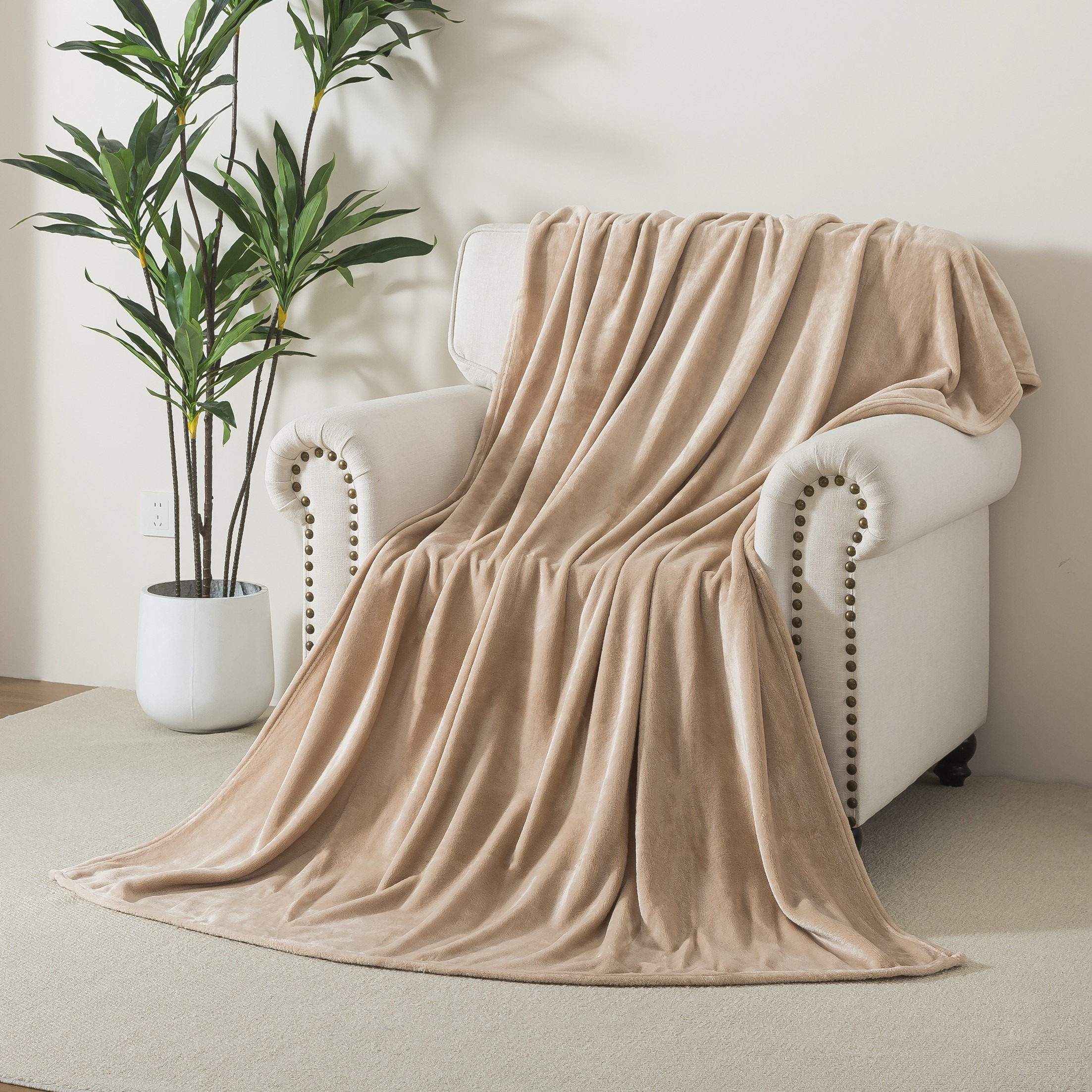 Luxury Plush Flannel Blanket - 150x200 cm-household-bedding-blankets-image-3