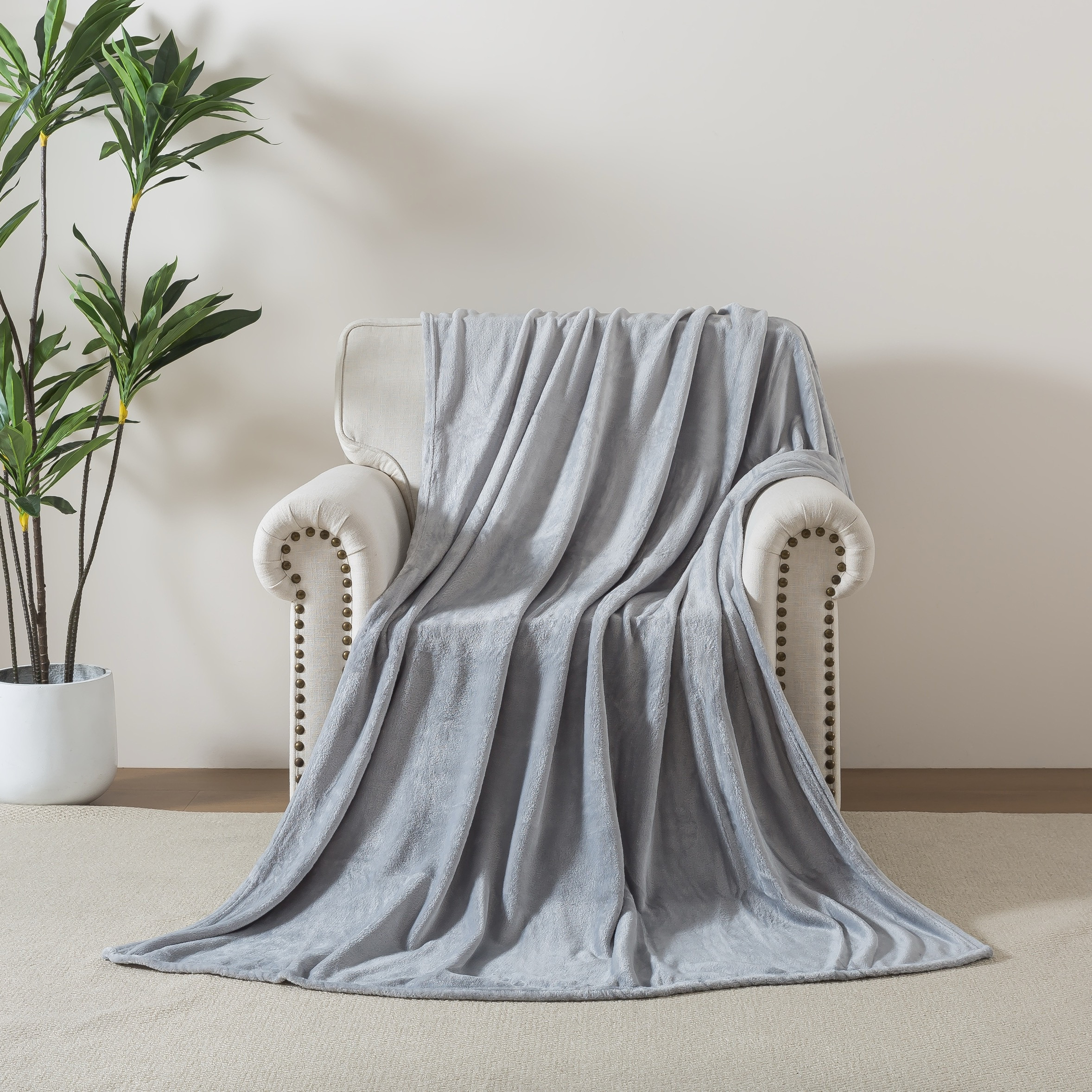 بطانية فلانيل مخملية فاخرة - 150x200 سم-household-bedding-blankets-image-1