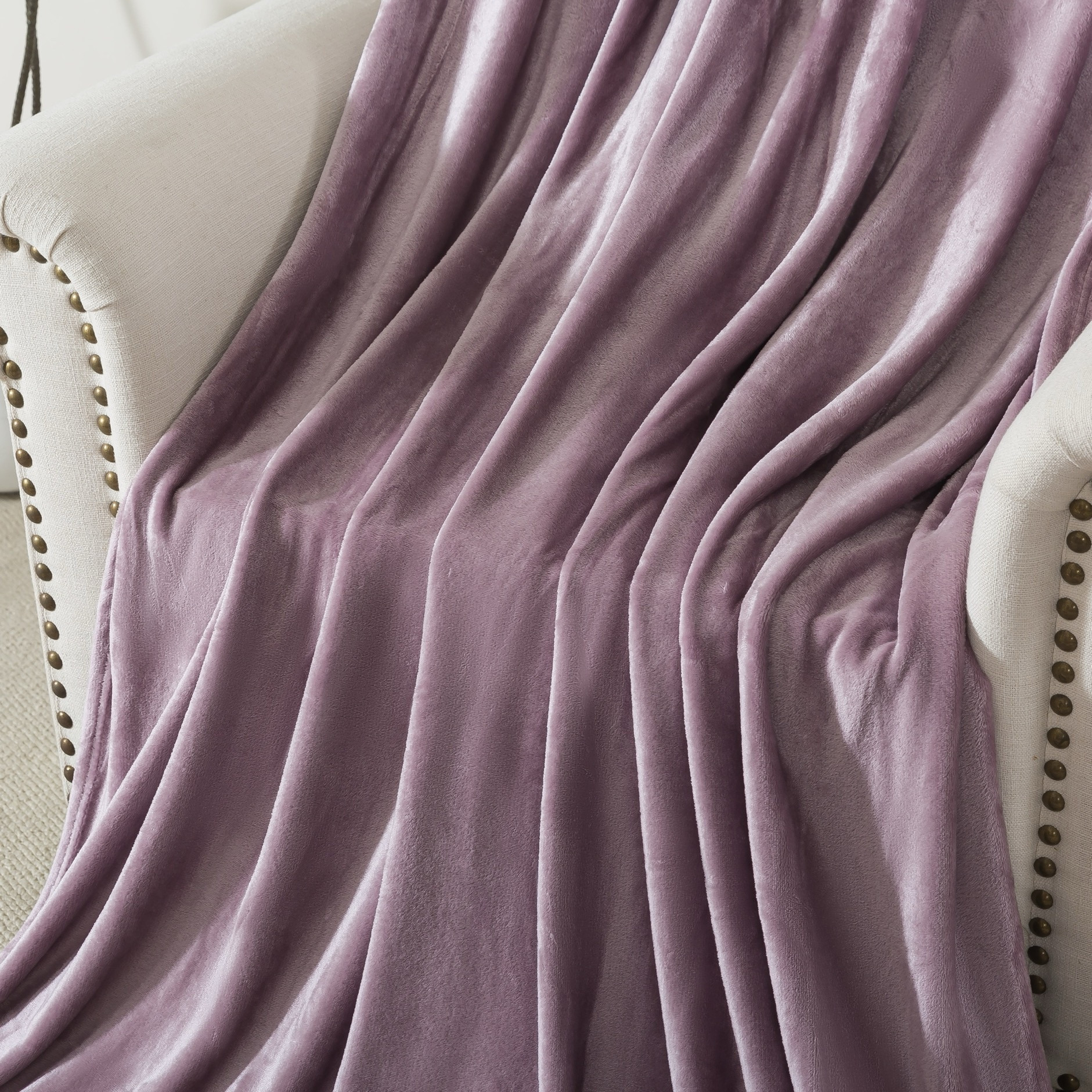 Luxury Soft Plush Flannel Blanket - 150x200 cms-household-bedding-blankets-image-2