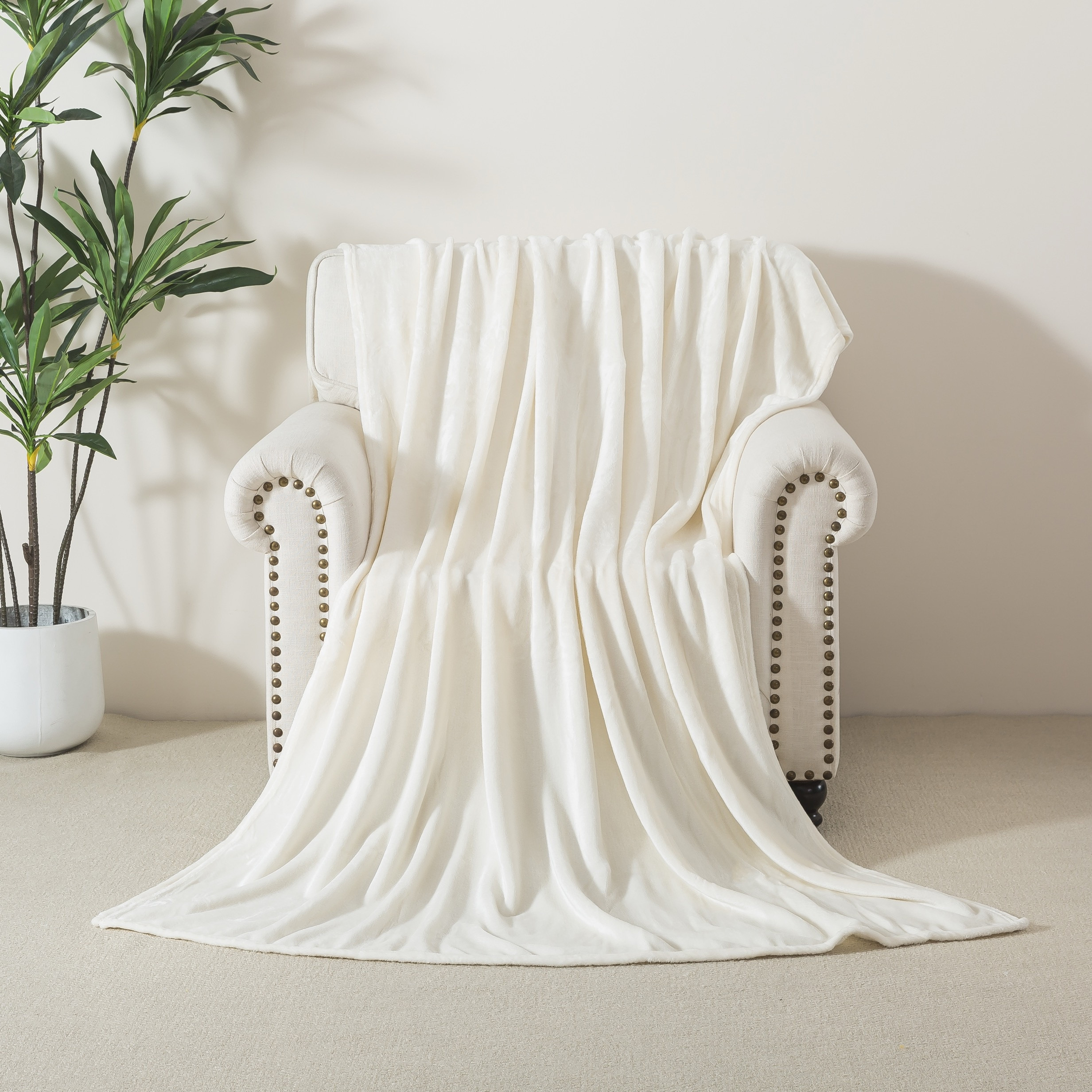Luxury Soft Plush Flannel Blanket - 200x200 cm-household-bedding-blankets-image-1