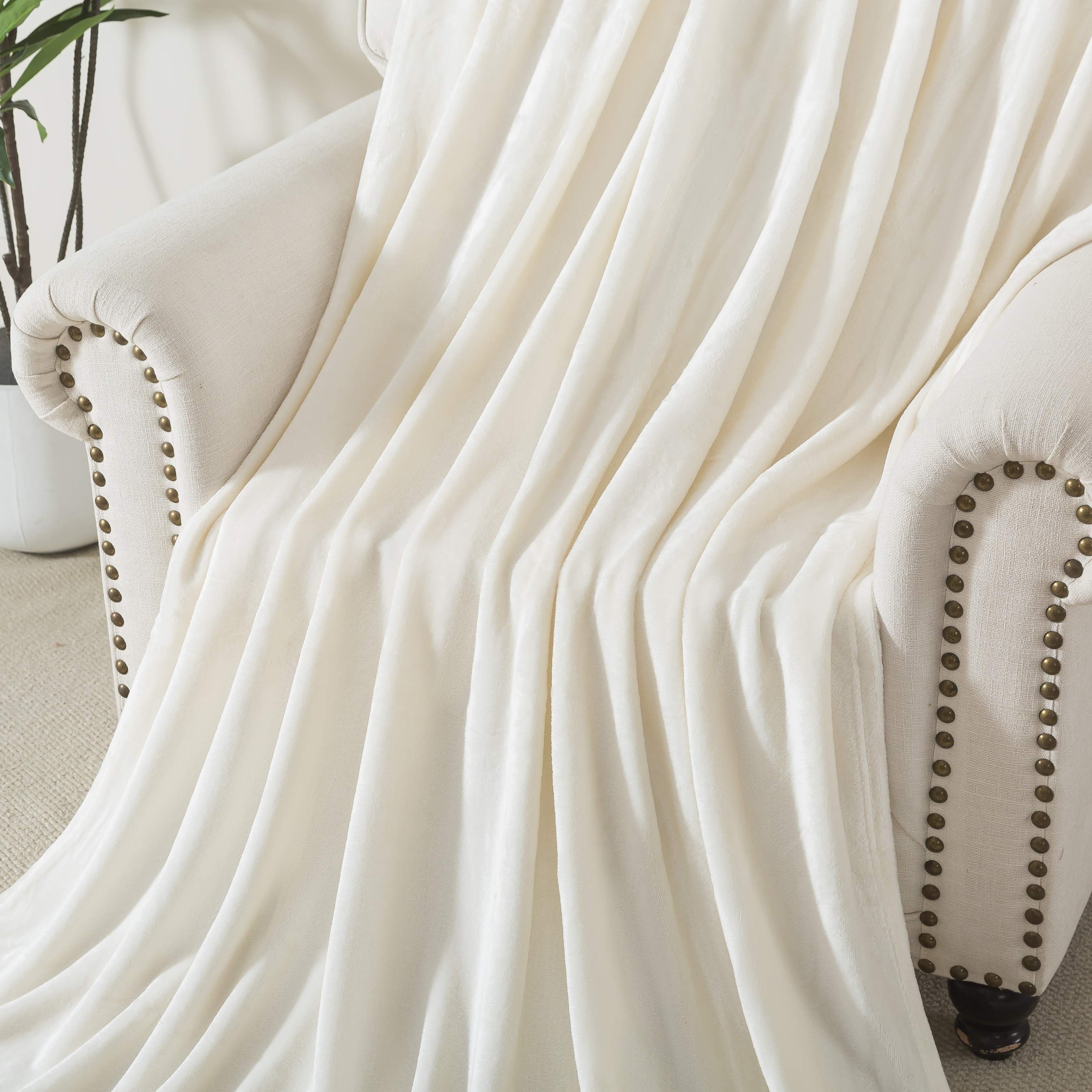 Luxury Soft Plush Flannel Blanket - 200x200 cm-household-bedding-blankets-image-3