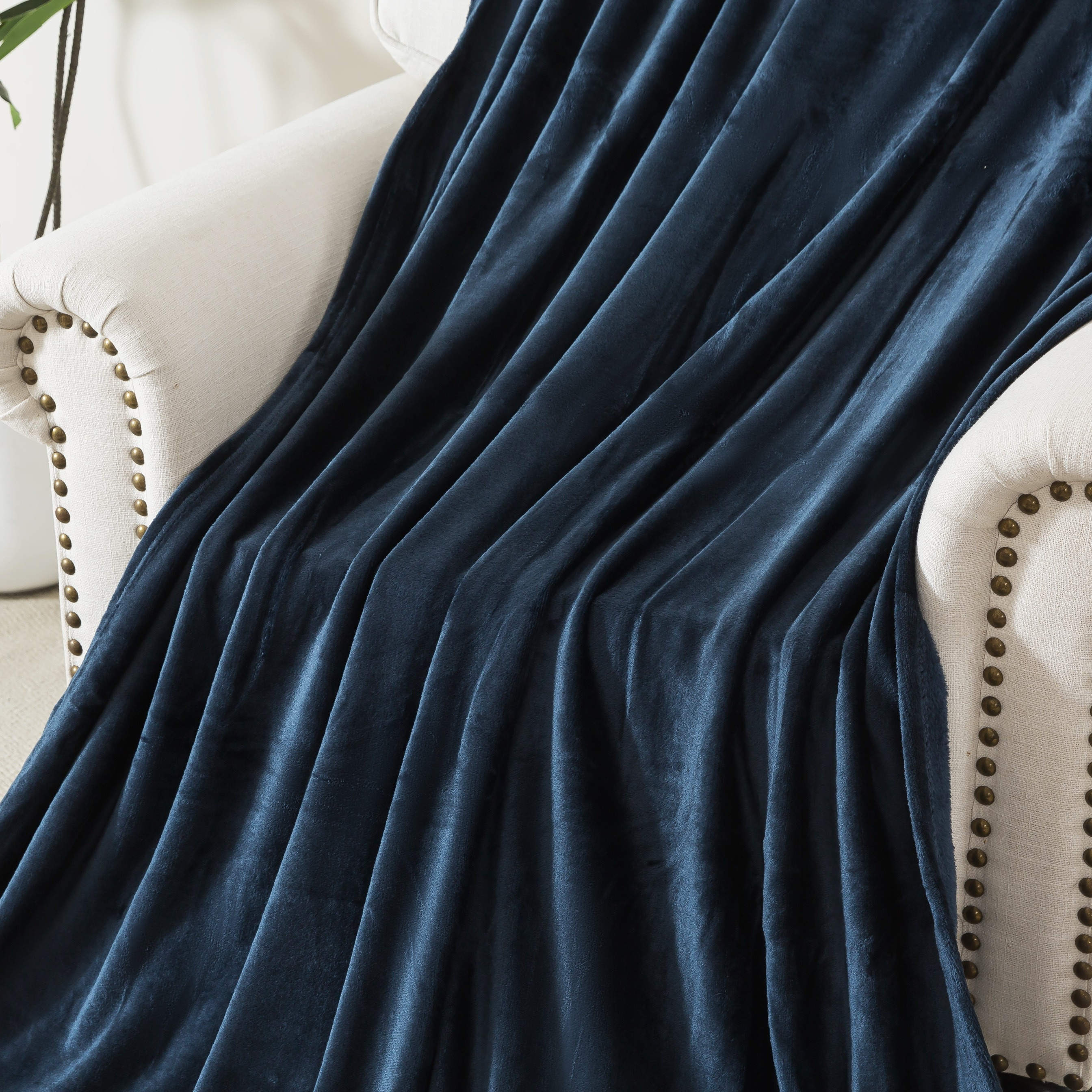 Luxury Soft Plush Flannel Blanket - 200x200 cms-household-cushionsandthrows-throwsandblankets-blankets-image-2