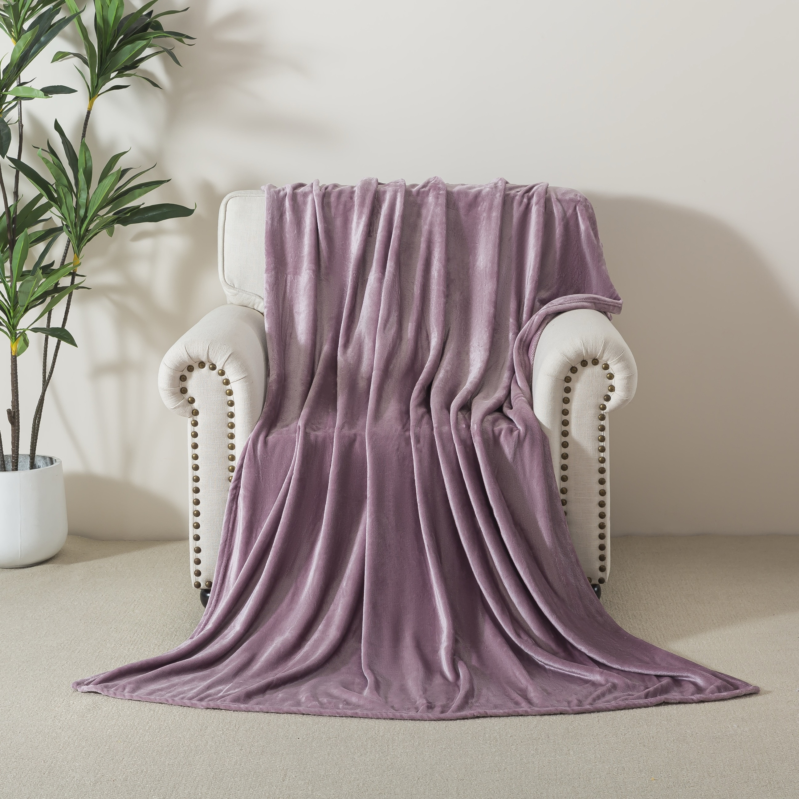 بطانية فلانيل مخملية ناعمة وفاخرة -  200x200 سم-household-bedding-blankets-image-1